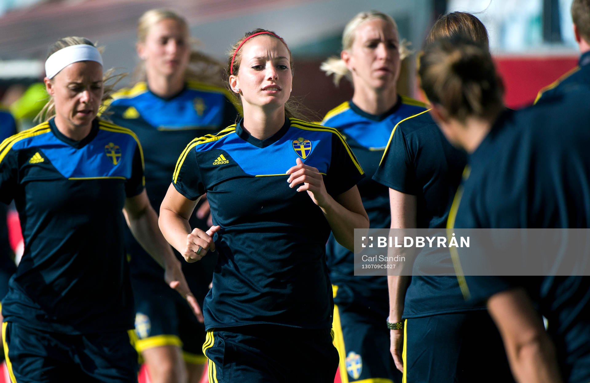 Sveriges Kosovare Asllani värmer upp