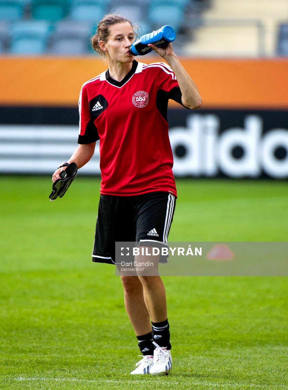 Danmarks Johanna Rasmussen dricker vatten