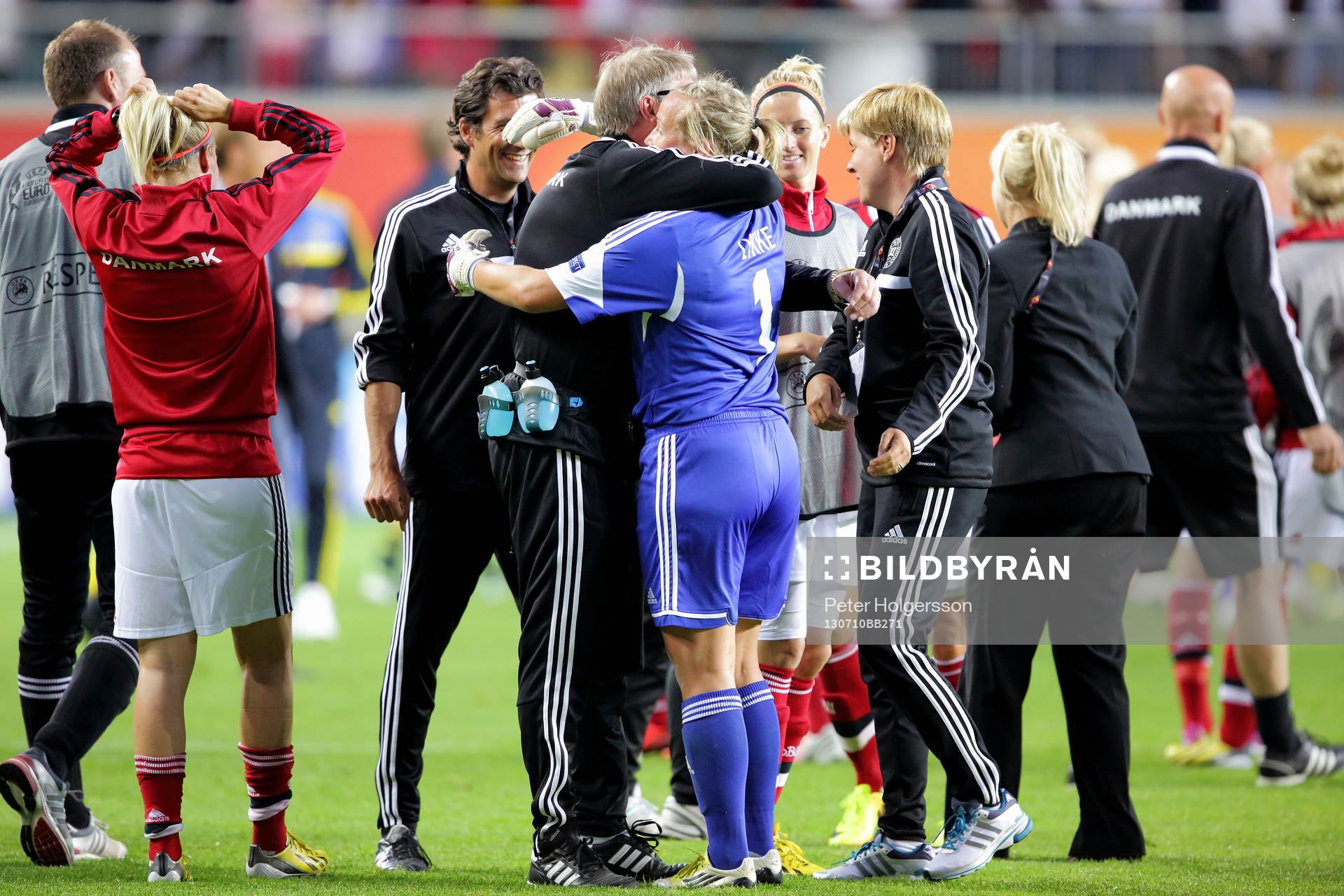 Danmarks målvakt Stina Petersen tackas i matchen mellan Sverige och Danmark under dam-EM i fotboll den 10 juli 2013 i Göteborg. 
