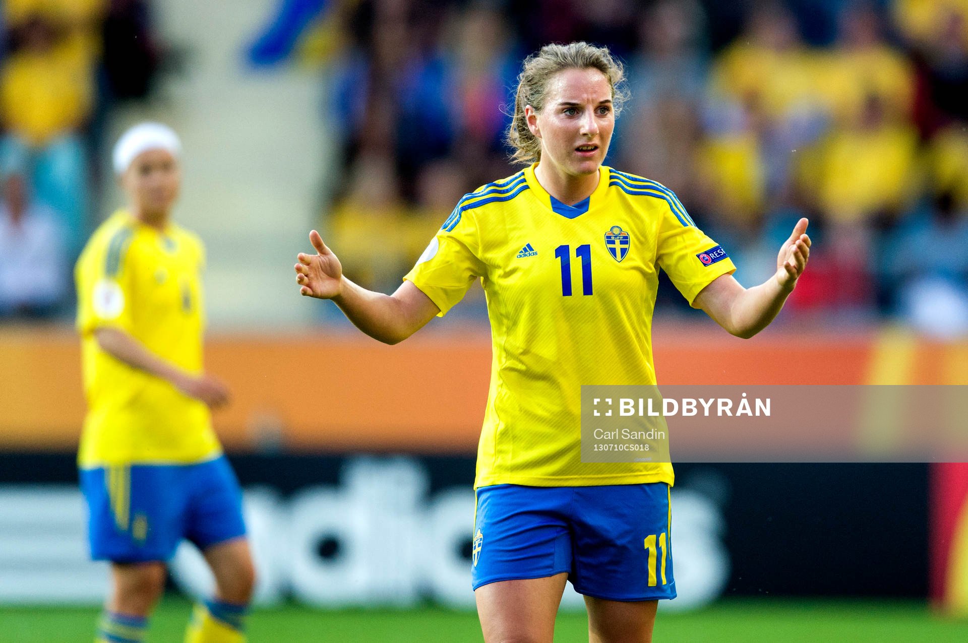Sveriges Antonia Göransson slår ut med armarna i matchen