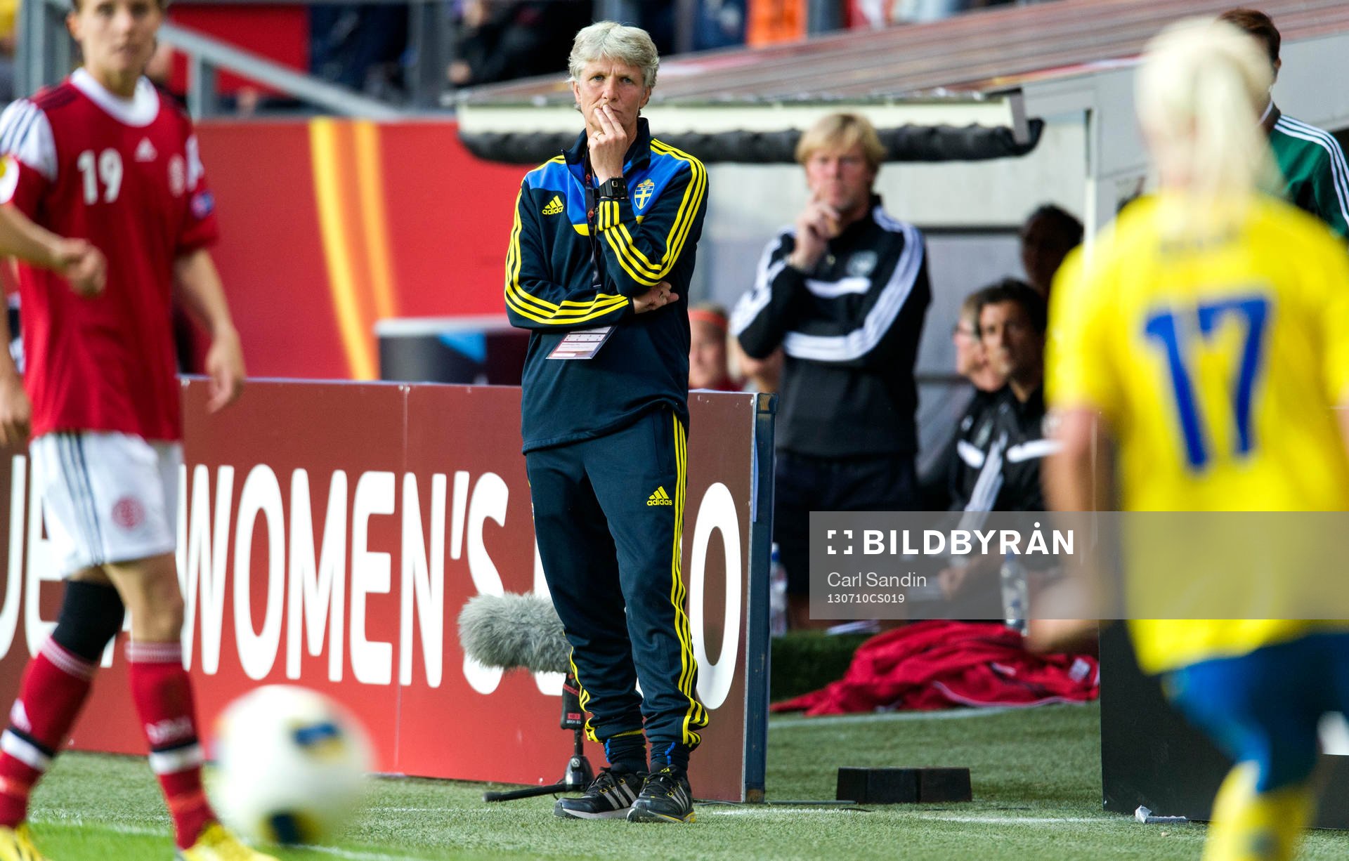 Sveriges förbundskapten Pia Sundhage ser fundersam ut i