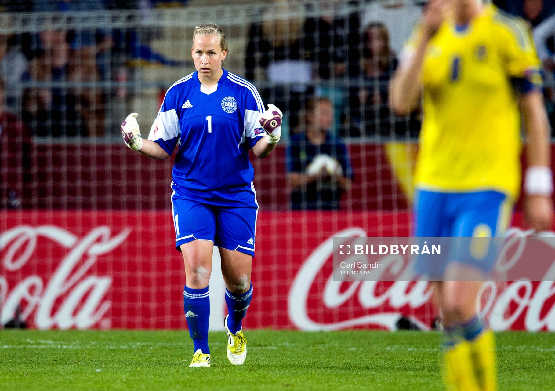 Danmarks målvakt Stina Petersen jublar