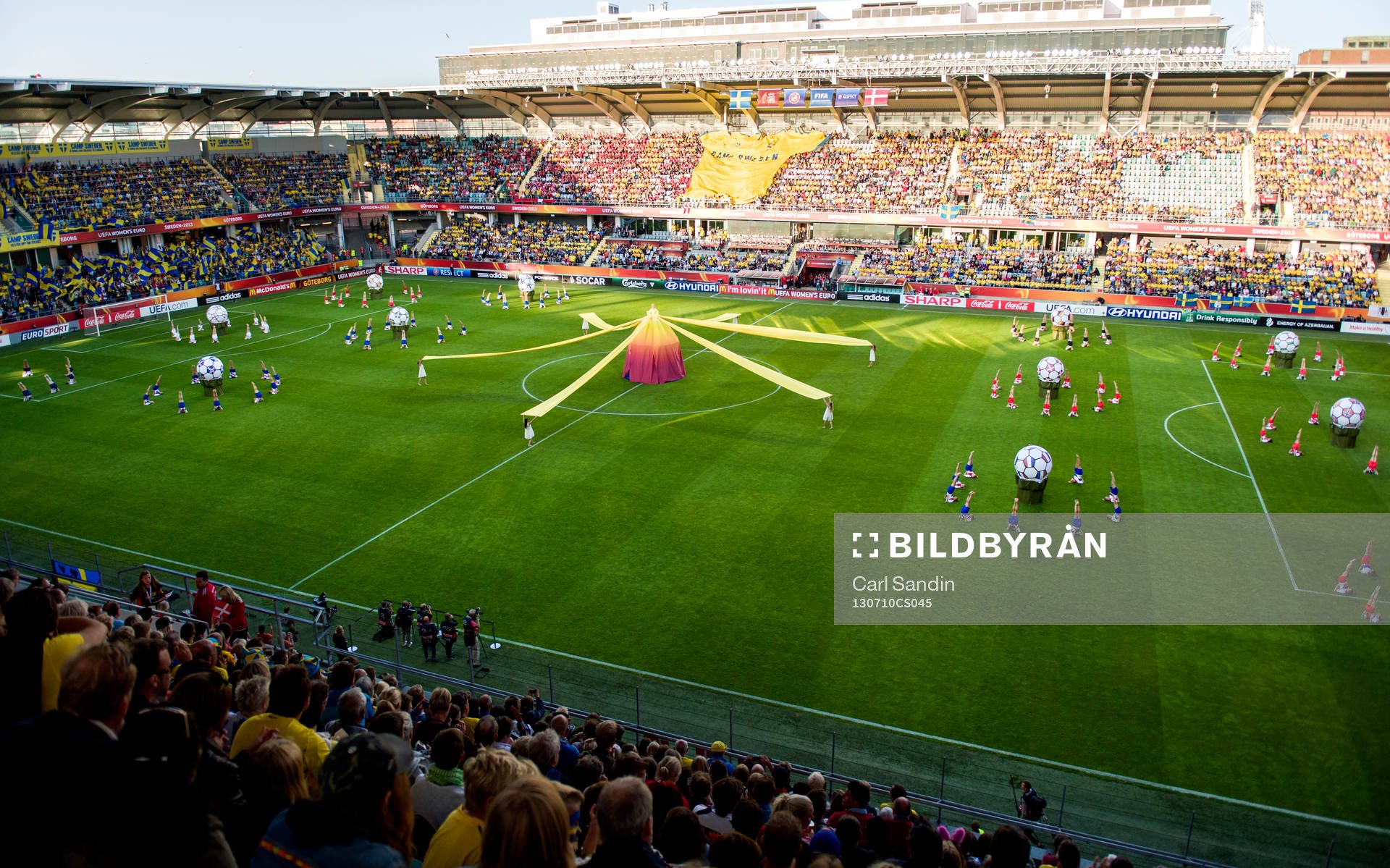 Invigningsceremoni innan matchen mellan Sverige och Danmark
