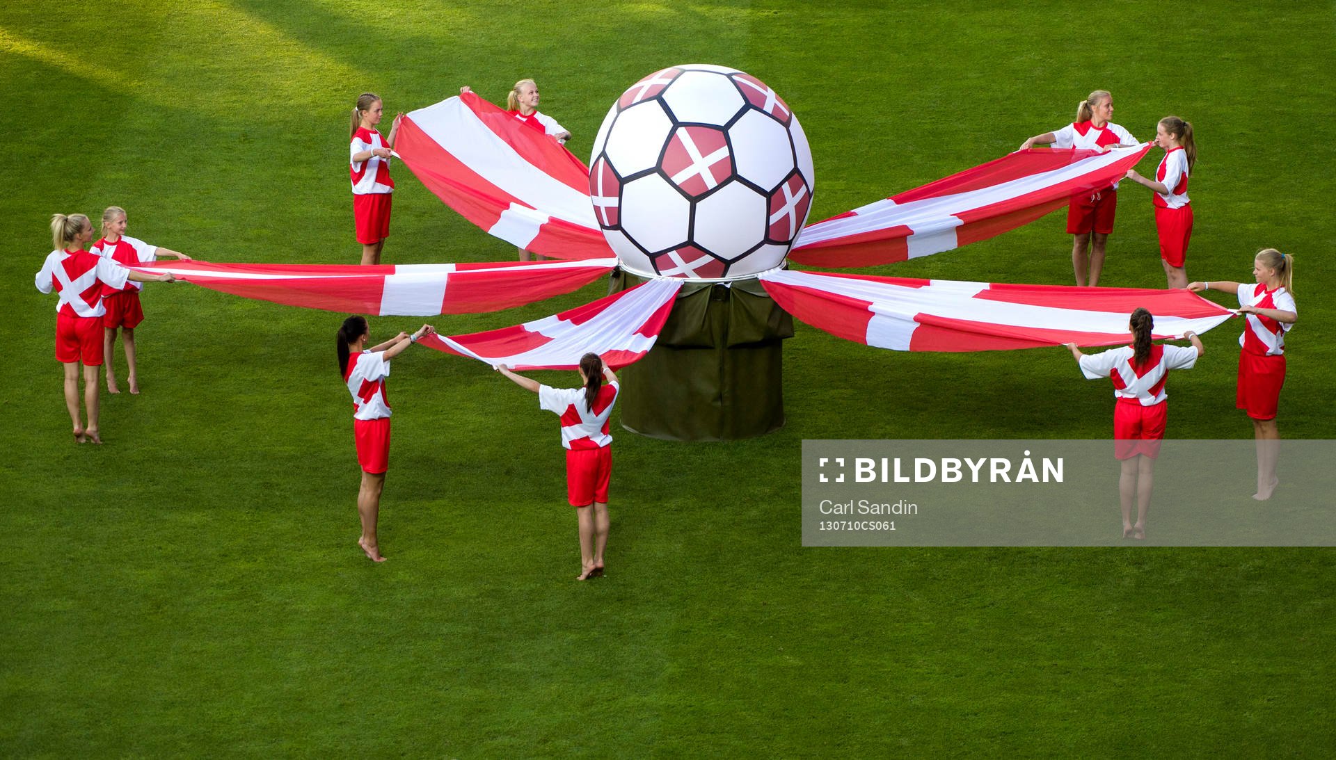 Invigning innan matchen mellan Sverige och Danmark
