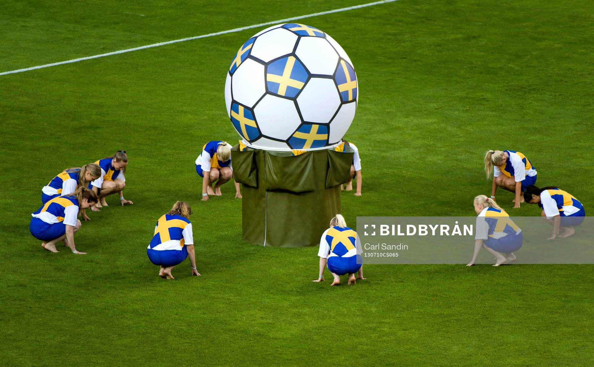 Invigning innan matchen mellan Sverige och Danmark