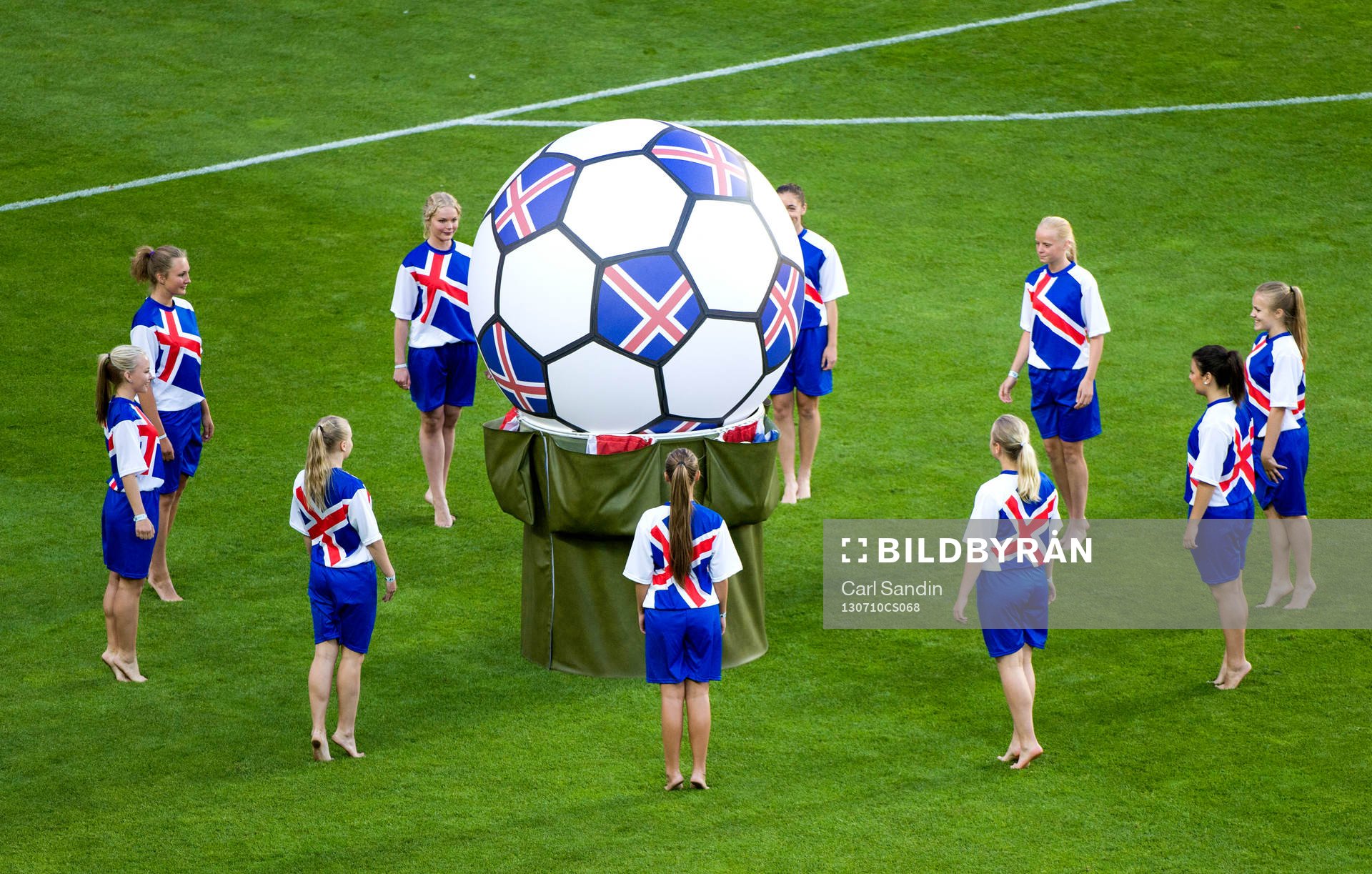 Invigning innan matchen mellan Sverige och Danmark