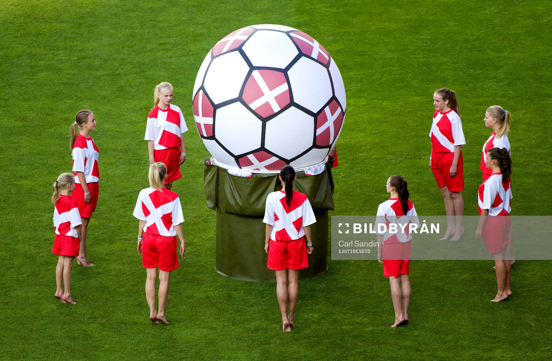 Invigning innan matchen mellan Sverige och Danmark