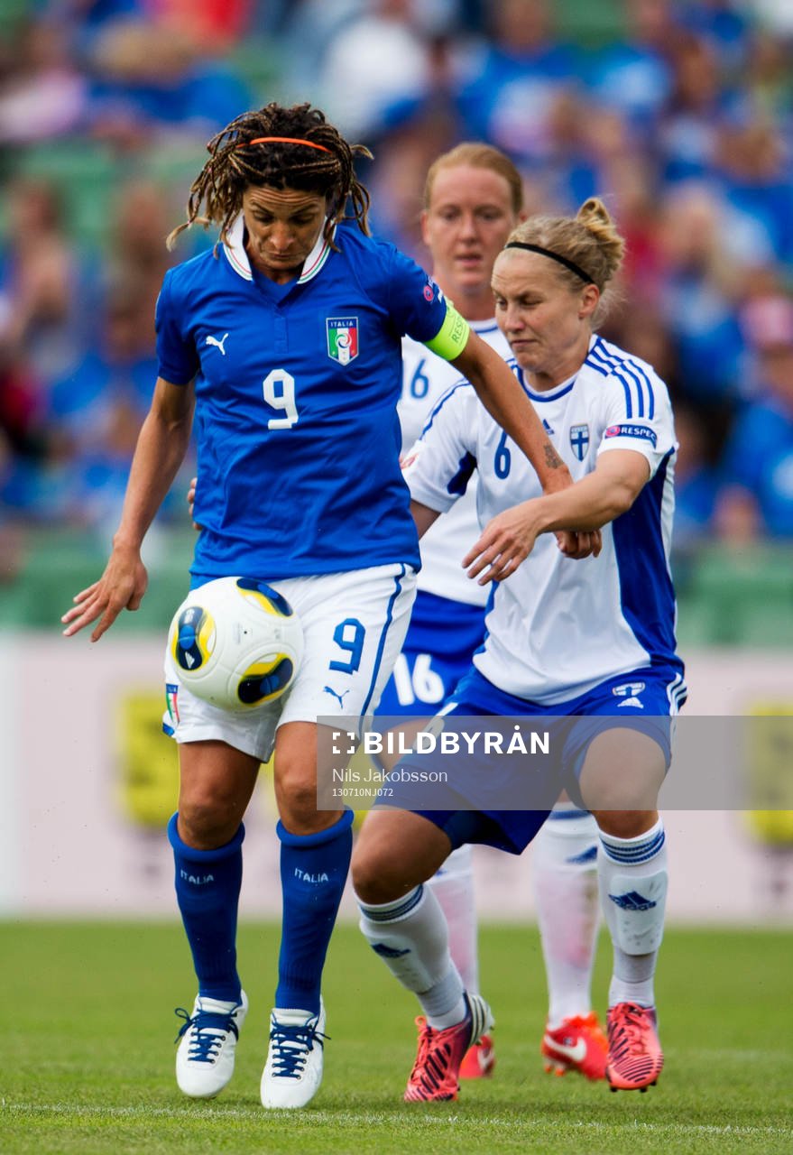 Italiens Patrizia Panicio  och Finlands Laura Kivistö
