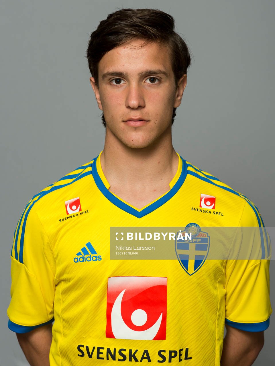 Almir Zeqiri spelar i det svenska P17 landslaget i fotboll
