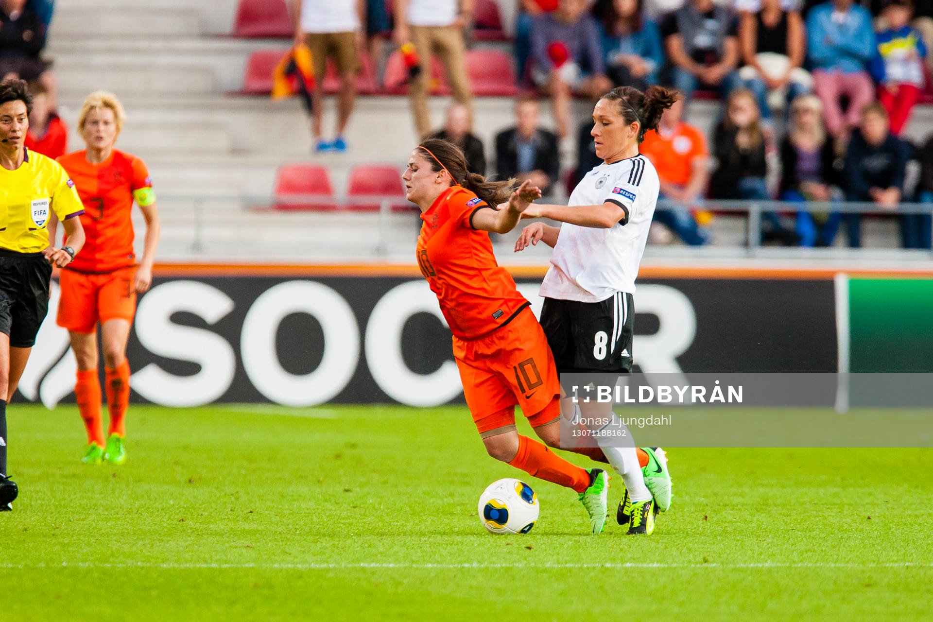 Tysklands Nadine Kessler fäller Hollands Danielle van de