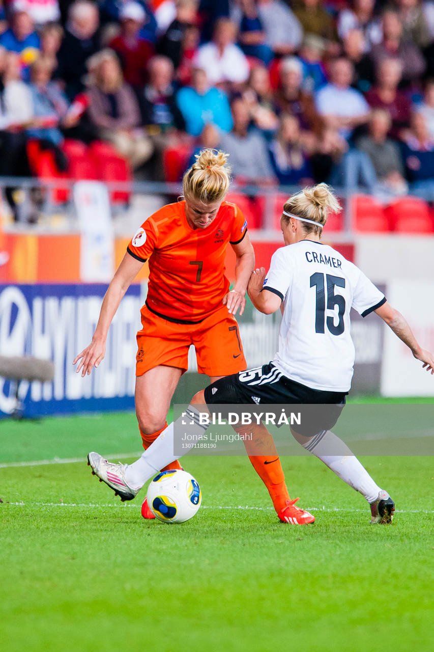 Hollands Kirsten van de Ven blir stoppad av Tysklands