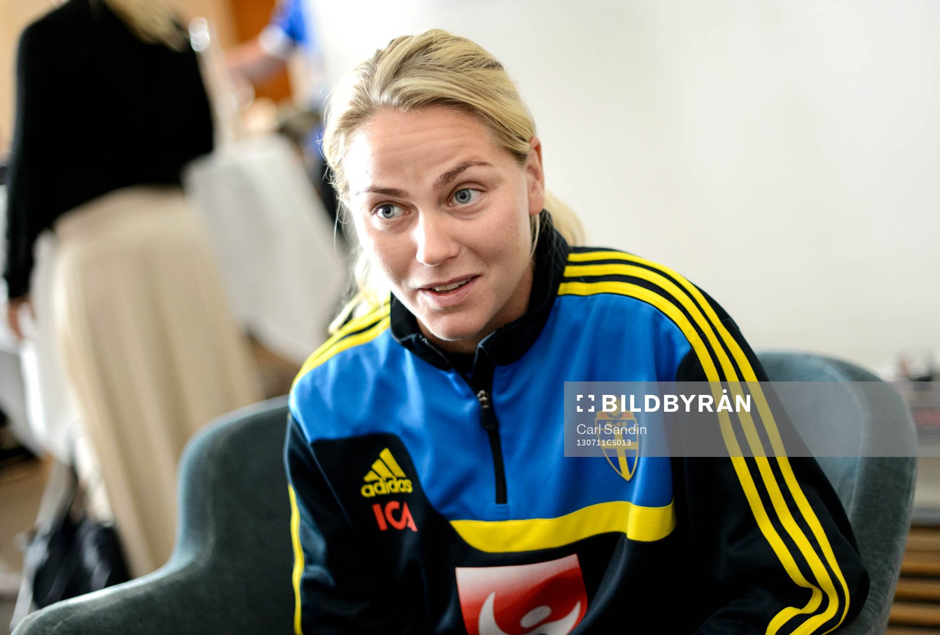 Sveriges Lisa Dahlkvist blir intervjuad