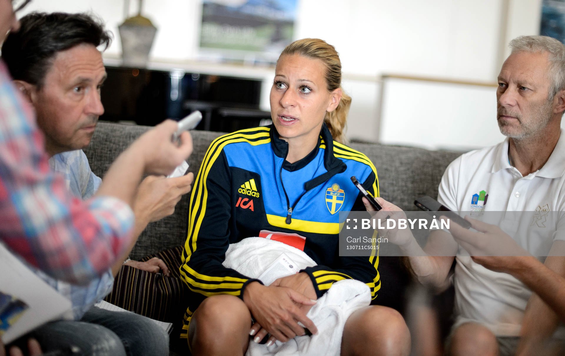 Sveriges Charlotte Rohlin blir intervjuad