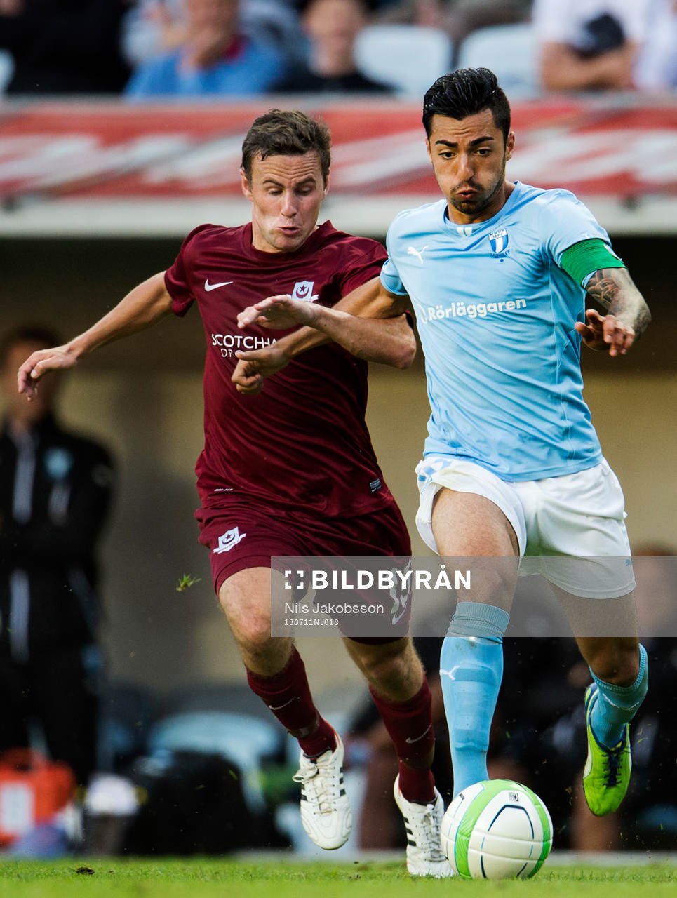 Droghedea United FCs David Cassidy och Malmö FFs Jiloan