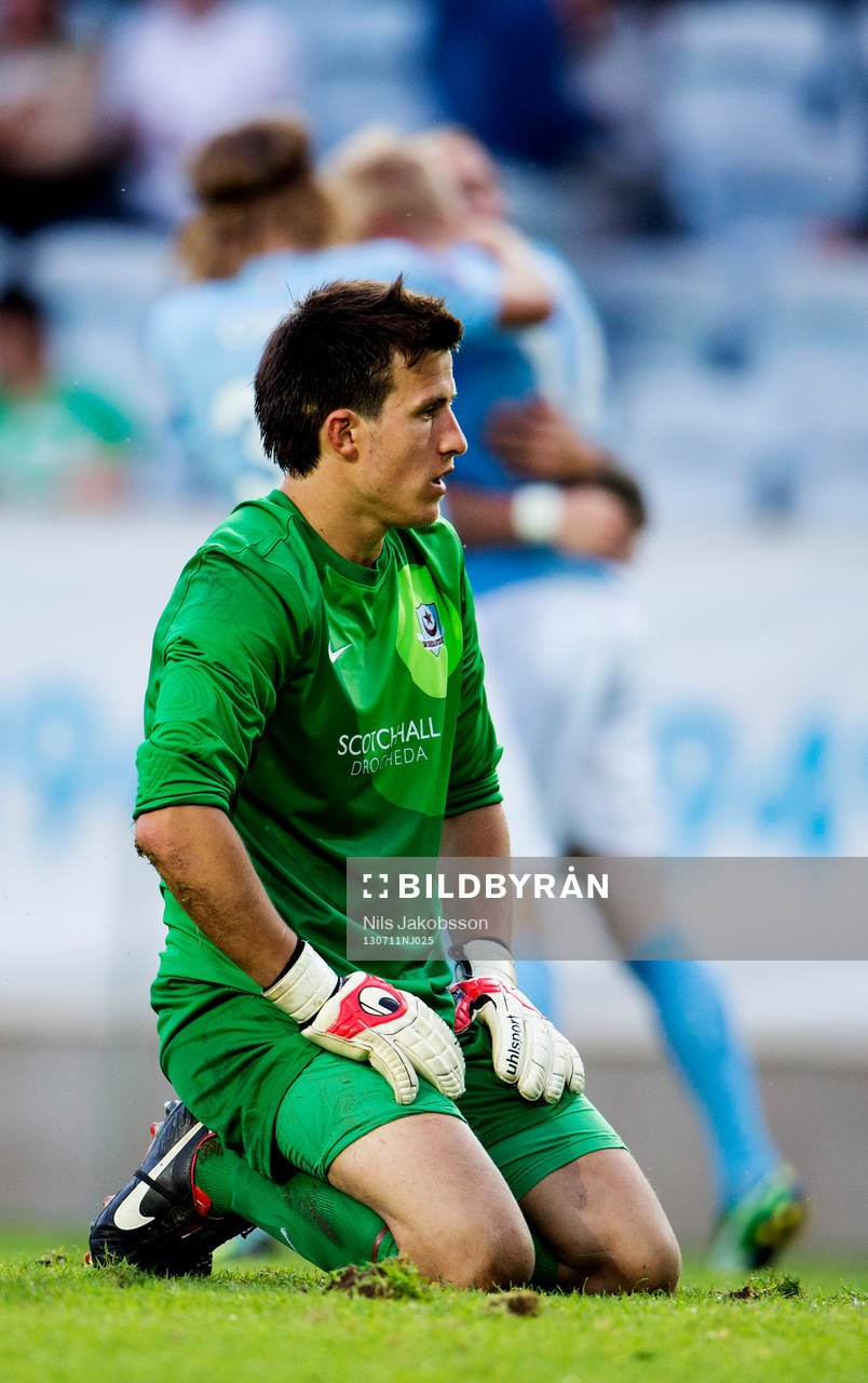 Droghedea United FCs målvakt Gabriel Sava deppar