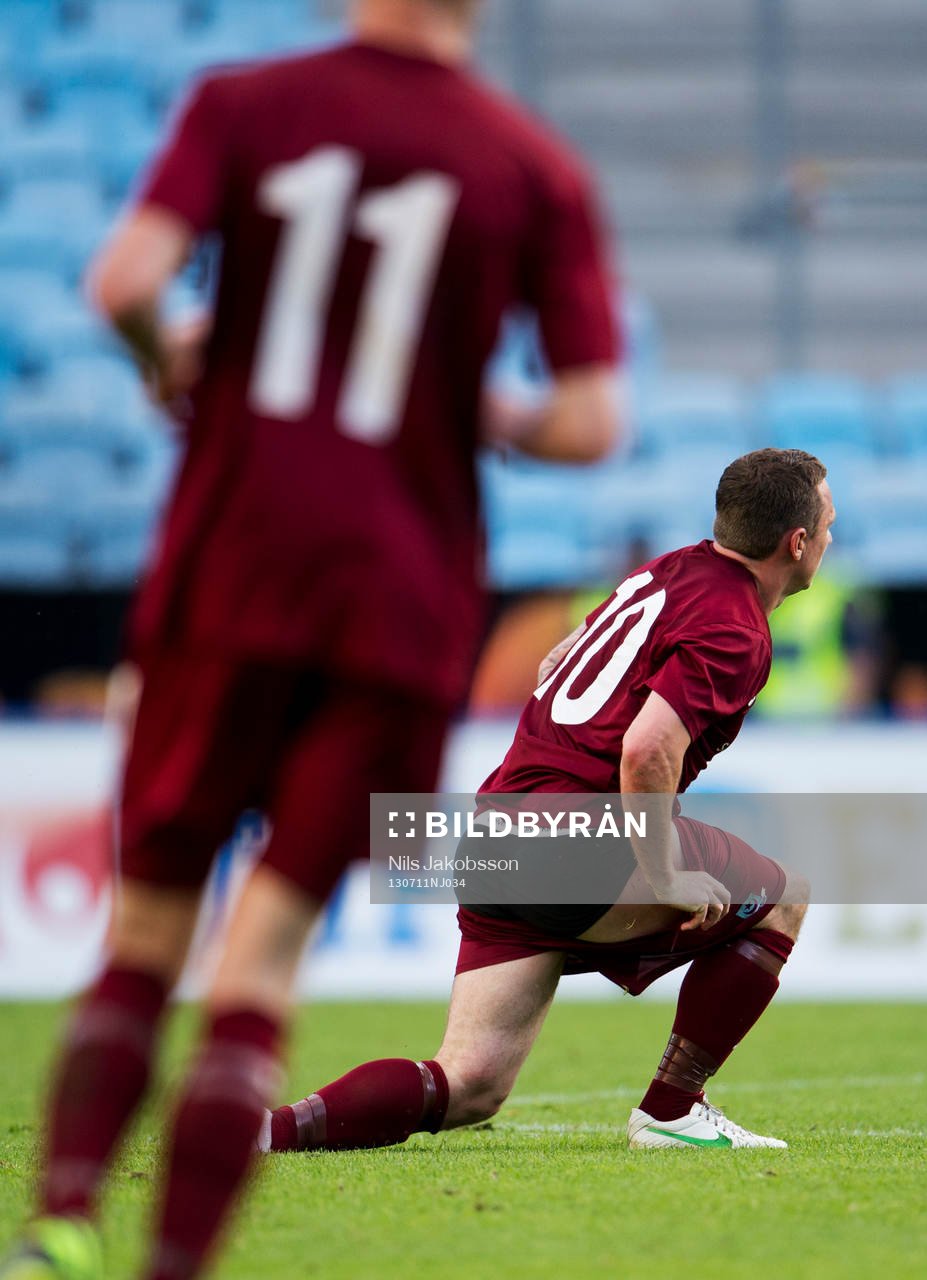 Droghedea United FCs Gary O´Neill tappar sina shorts