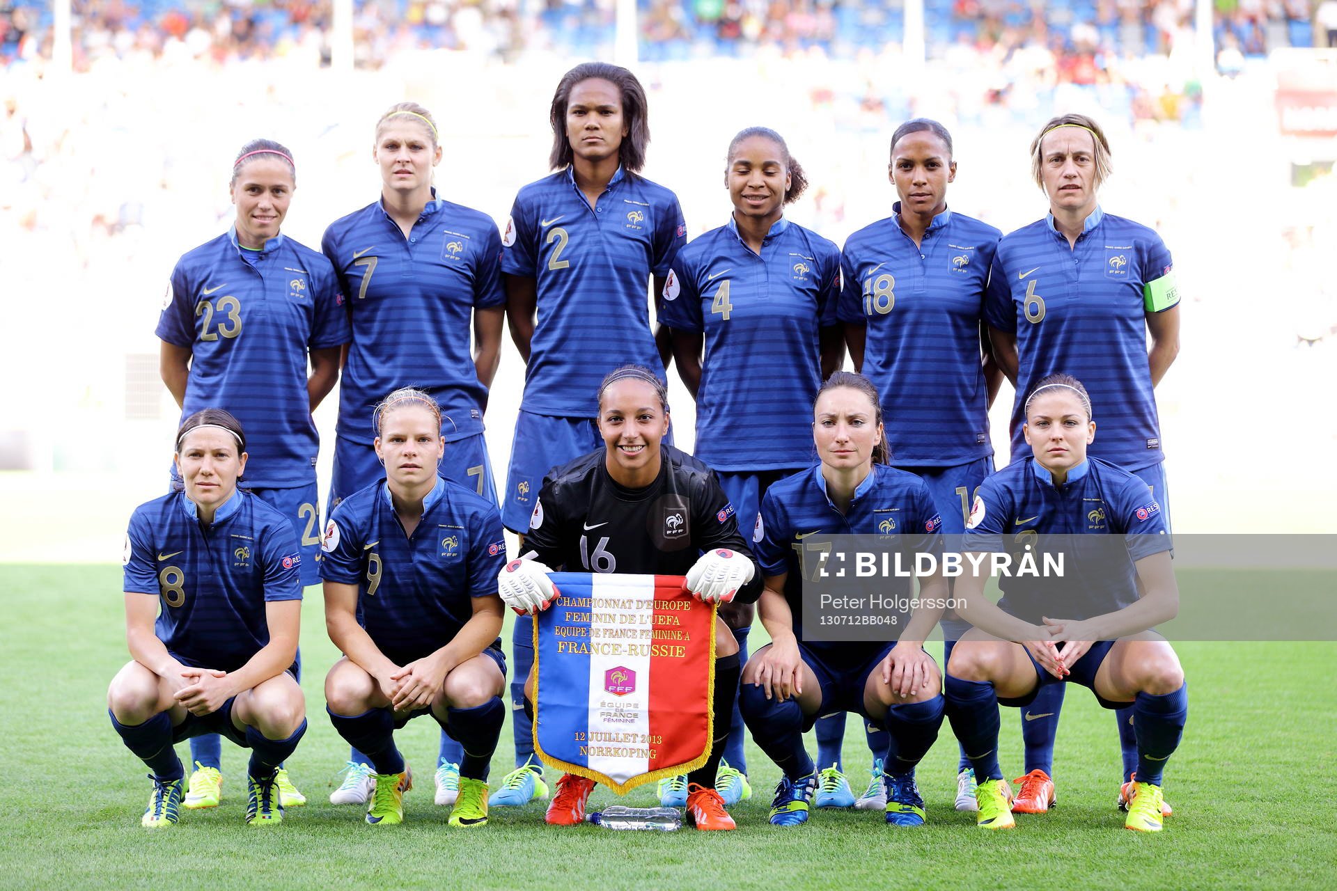 Frankrikes startelva med Camille Abily, Corine Franco, Wendie Renard, Laura Georges, Marie-Laure Delie, Sandrine Soubeyrand samt Élise Bussaglia, Eugénie Le Sommer, målvakt Sarah Bouhaddi, Gaëtane Thiney och Laure Boulleau i matchen mellan Frankrike och Ryssland under dam-EM i fotboll den 12 juli 2013 i Norrköping.