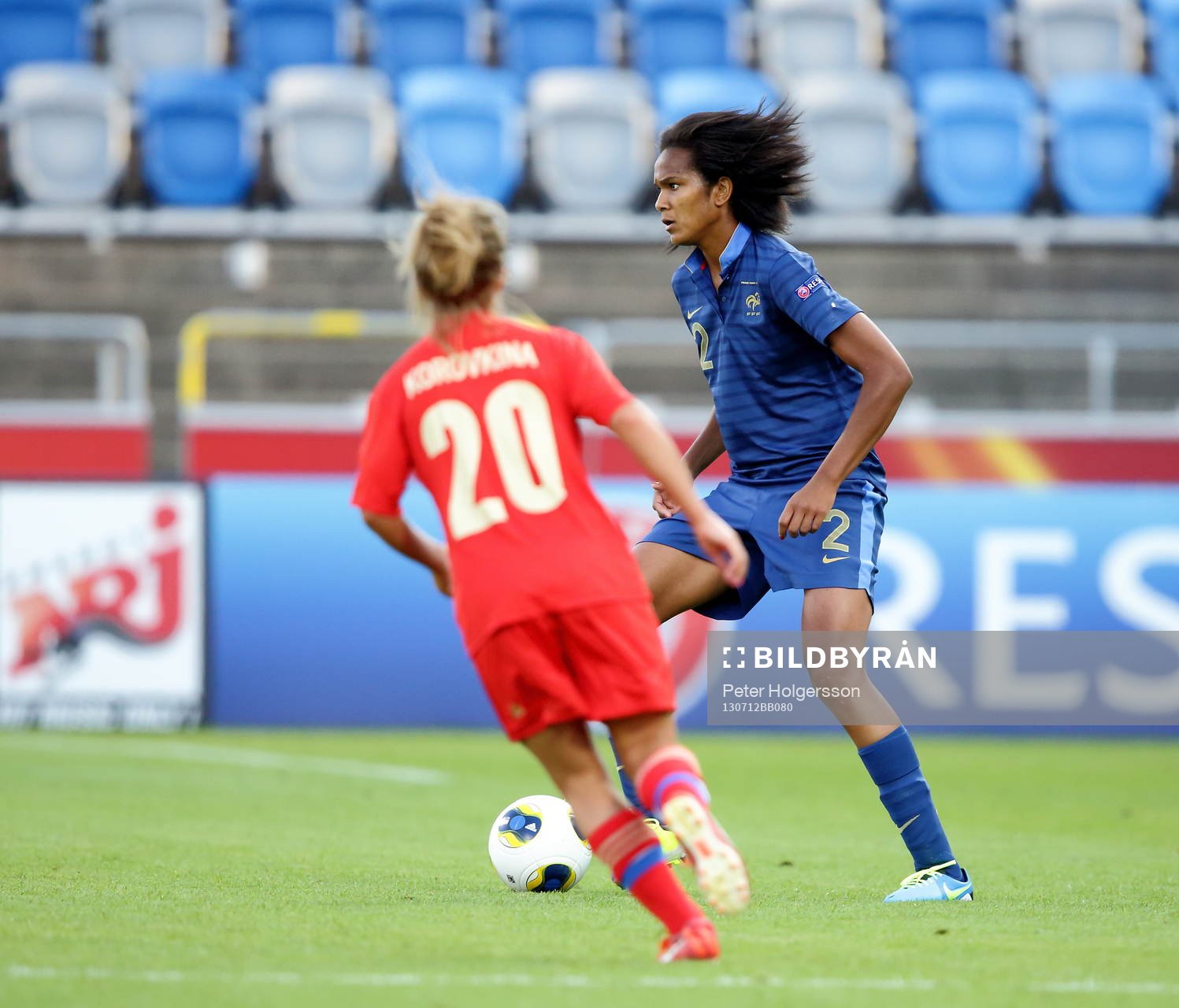 Rysslands Nelli Korovkina  och Frankrikes Wendie Renard i