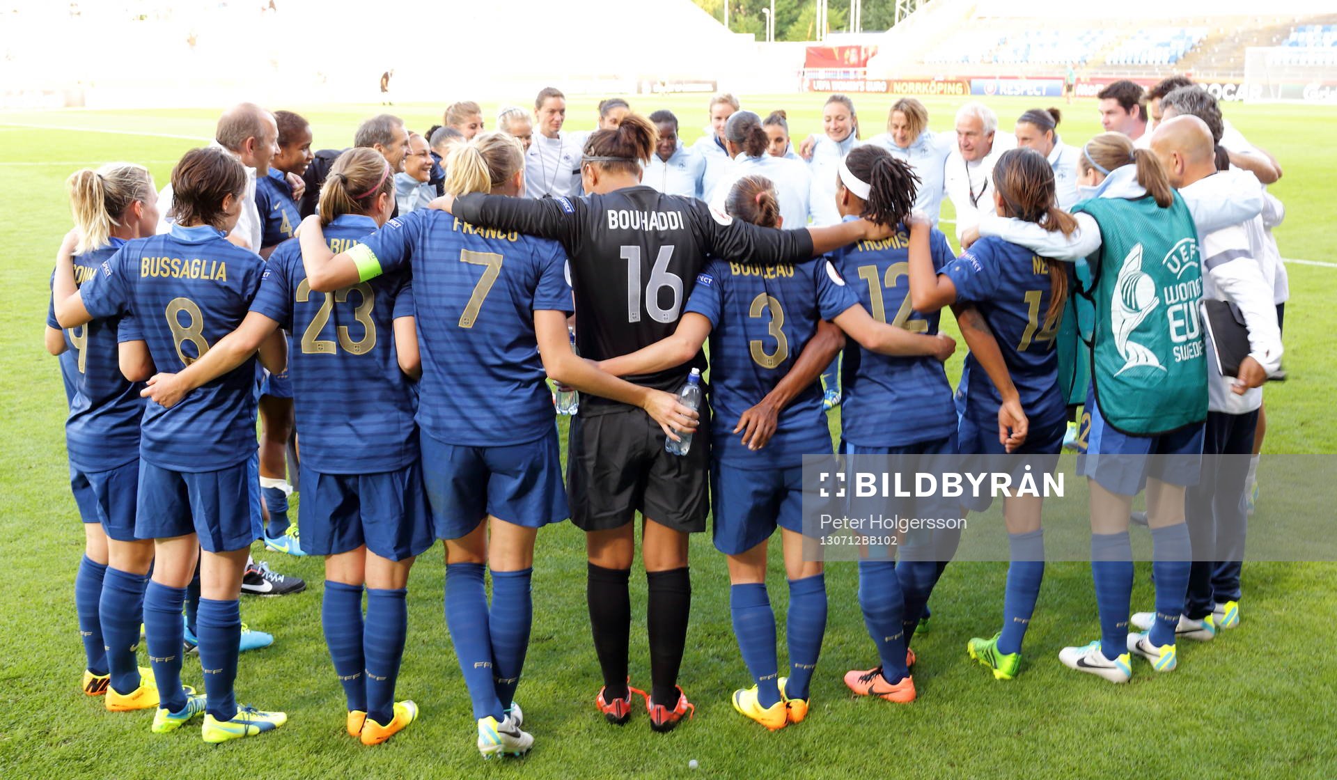 Frankrike med förbundskapten Bruno Bini jublar efter matchen i matchen mellan Frankrike och Ryssland under dam-EM i fotboll den 12 juli 2013 i Norrköping.