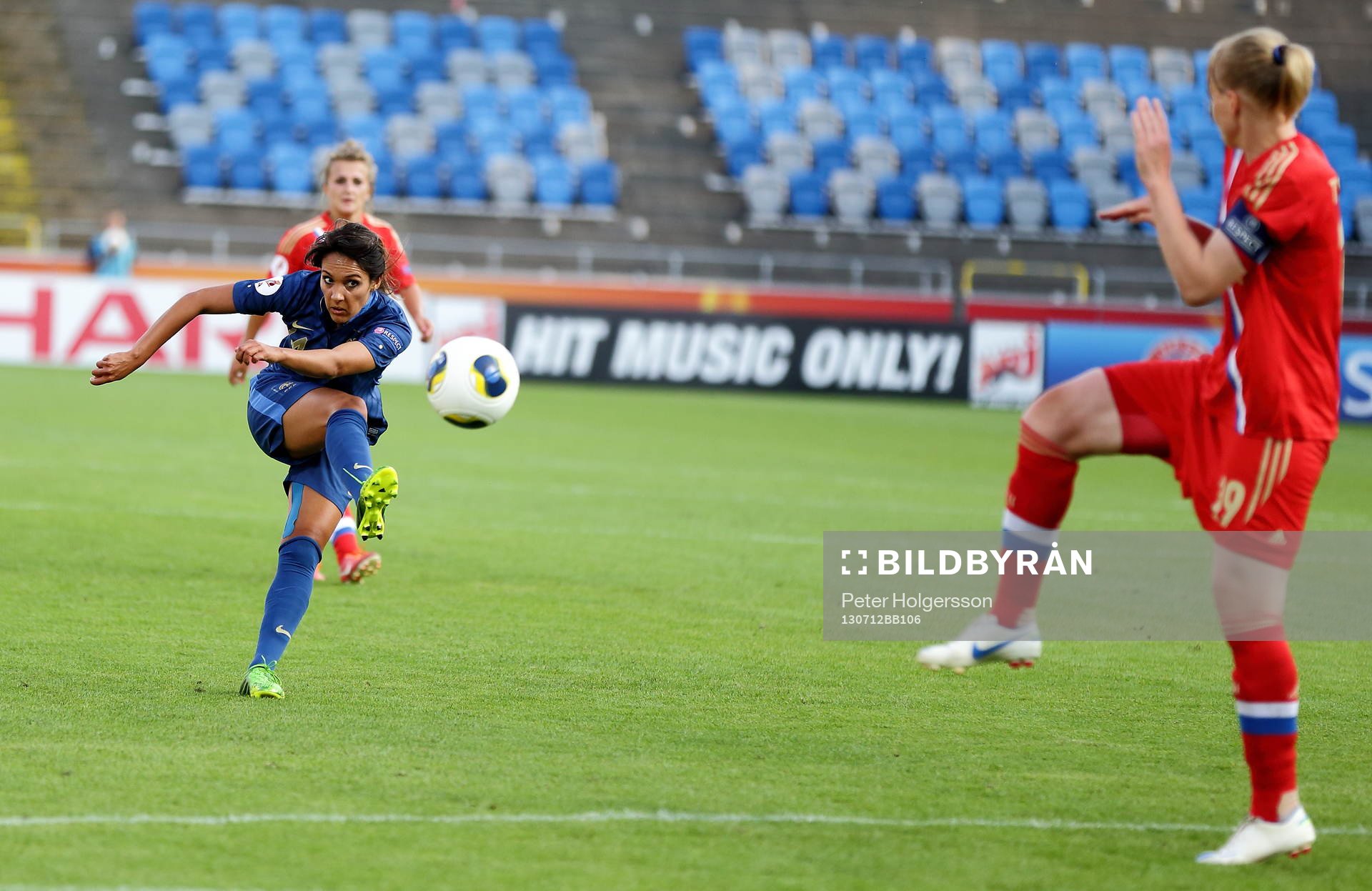 Skott av Frankrikes Louisa Necib  i matchen mellan