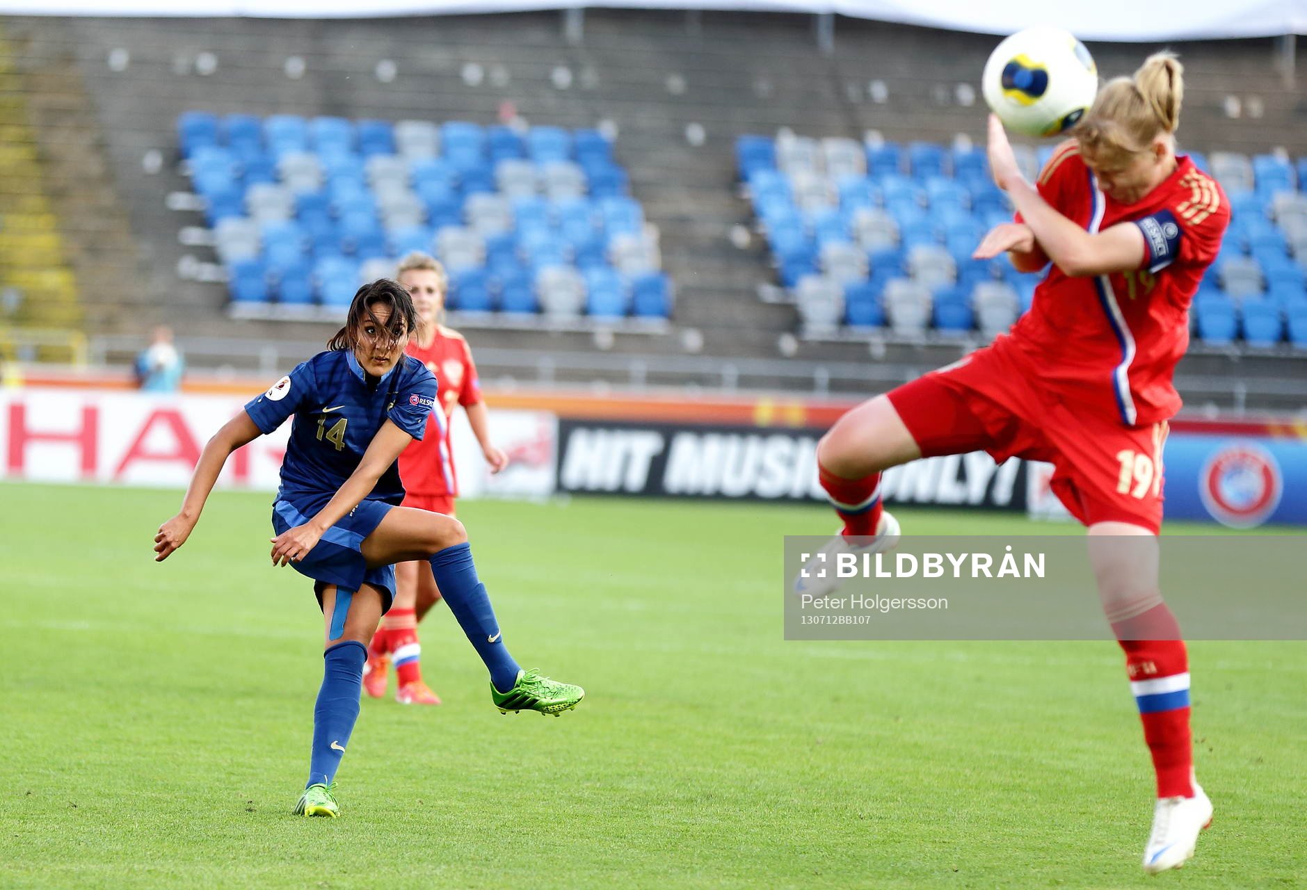Skott av Frankrikes Louisa Necib på Rysslands Ksenia