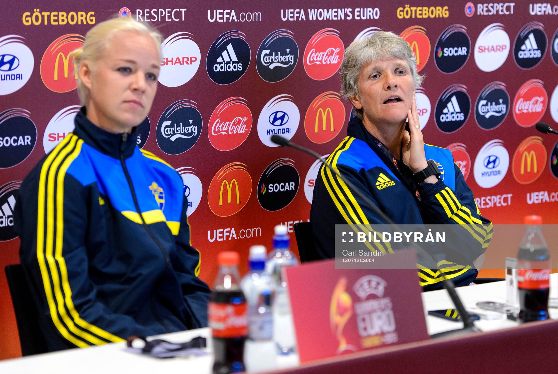 Sveriges Caroline Seger och förbundskapten Pia Sundhage