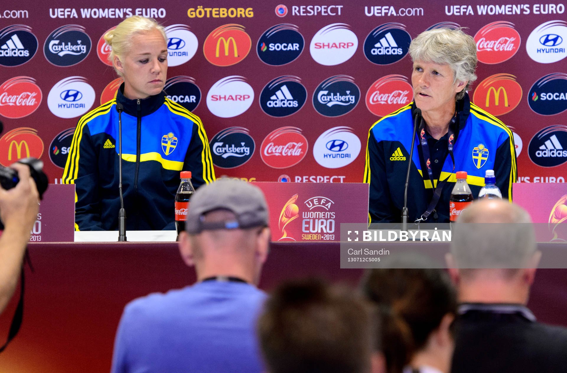 Sveriges Caroline Seger och förbundskapten Pia Sundhage