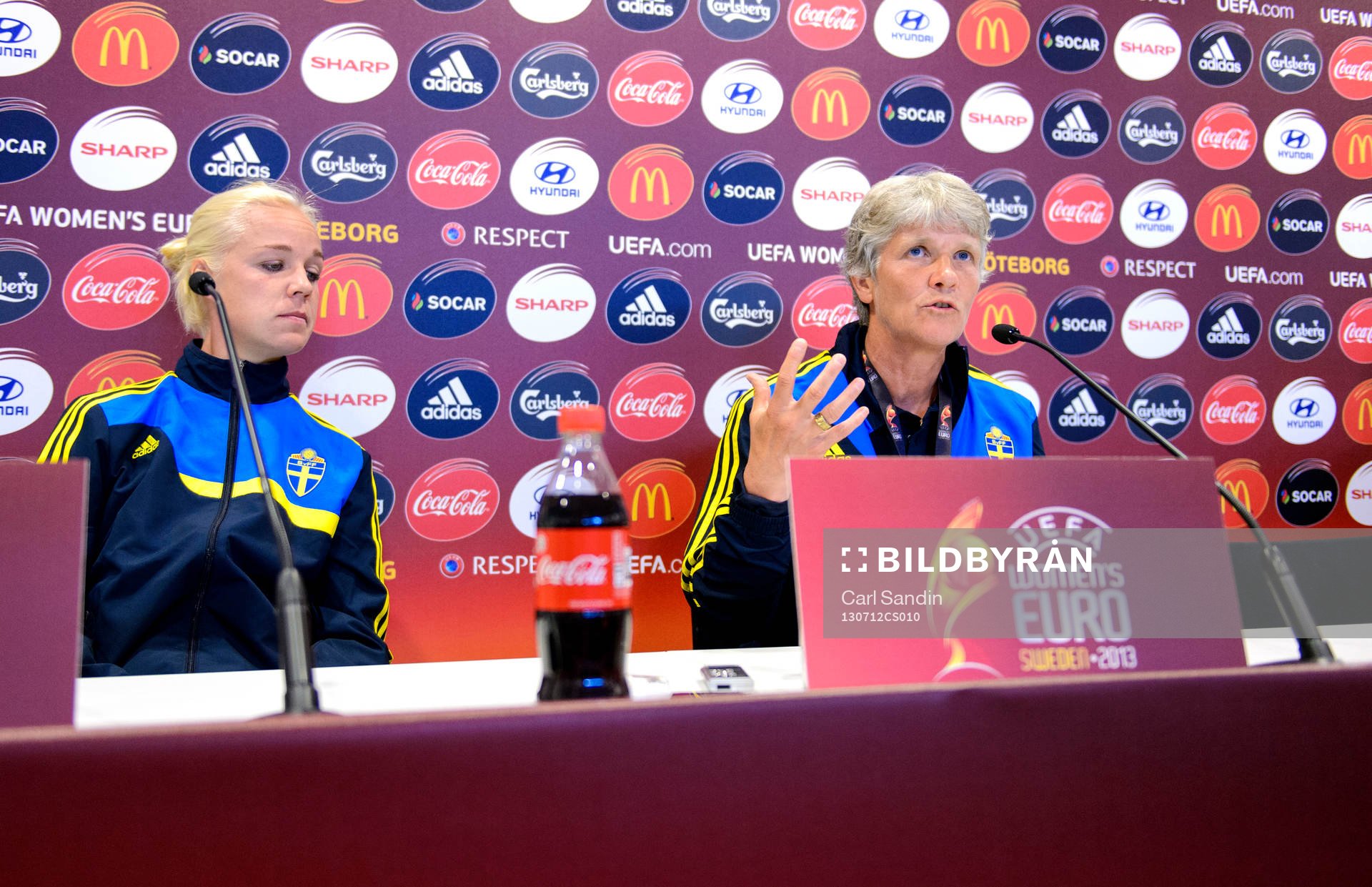 Sveriges Caroline Seger och förbundskapten Pia Sundhage
