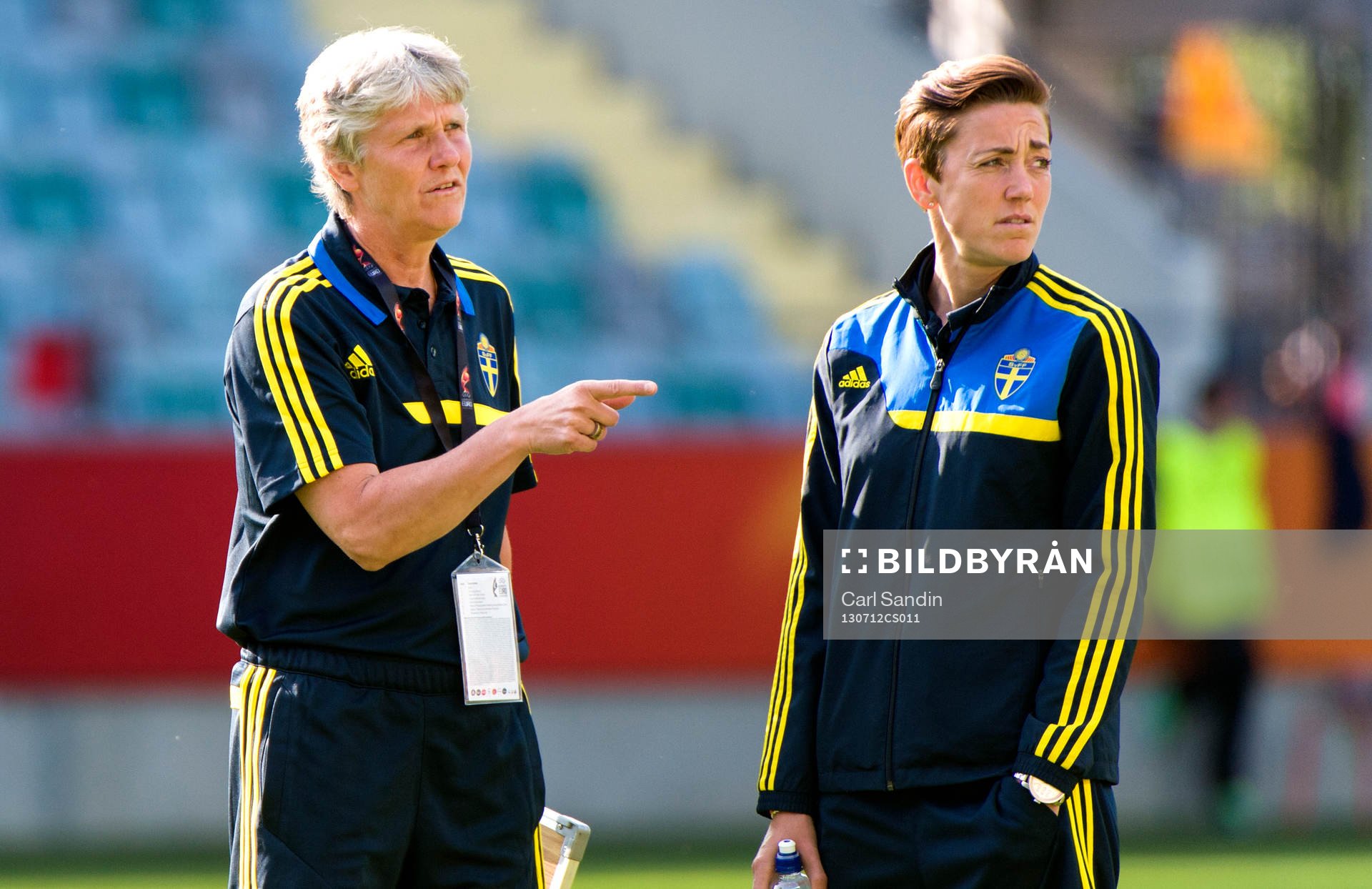 Sveriges förbundskapten Pia Sundhage och Therese Sjögran