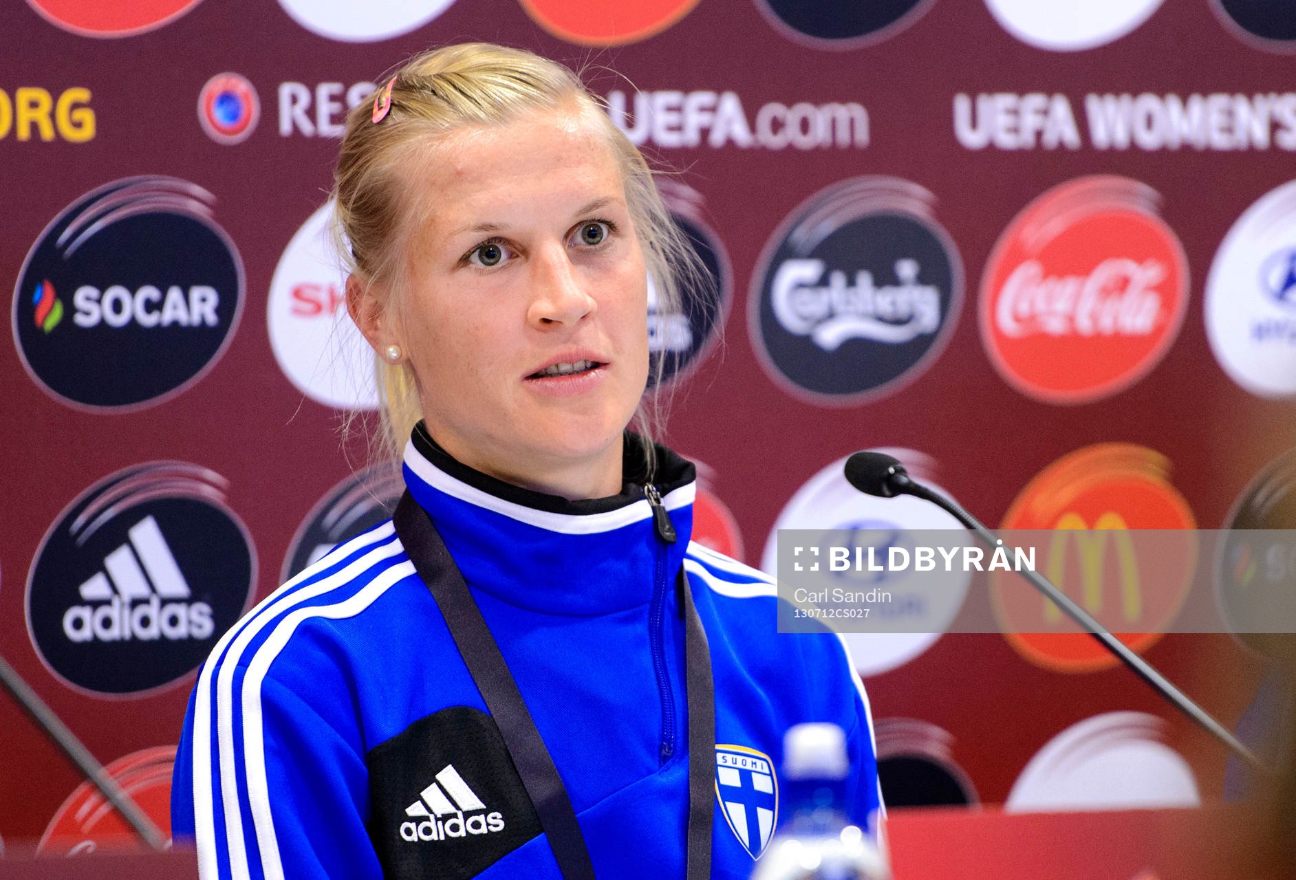 Finlands Sanna Talonen svarar på frågor under presskonferensen inför matchen mot Sverige i dam-EM 12 juli 2013 i Göteborg.