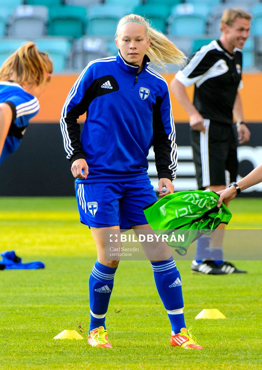 Finlands Leena Puranen under träningen inför matchen mot Sverige i dam-EM 12 juli 2013 i Göteborg.