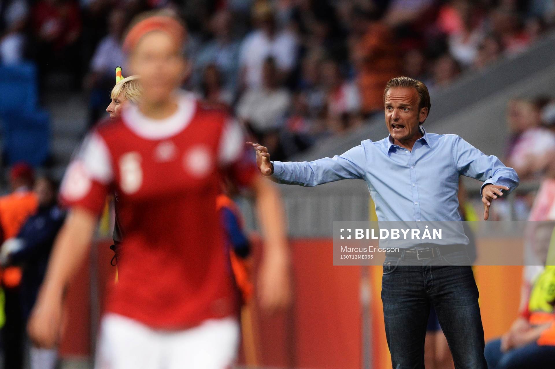 Danmarks förbundskapten Kenneth Heiner-Möller i matchen