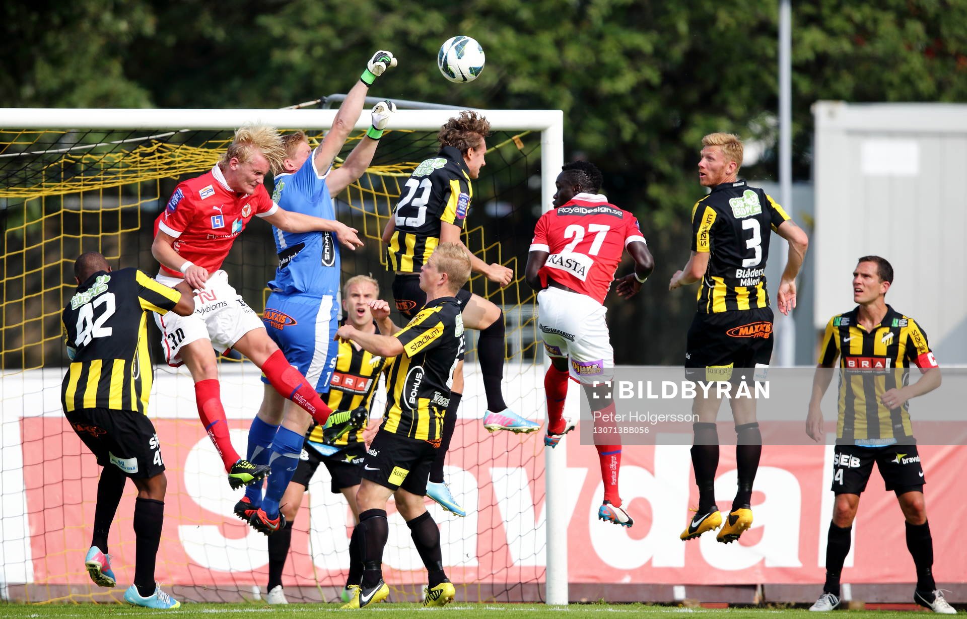 Räddning av Häckens målvakt  Christoffer Källqvist i