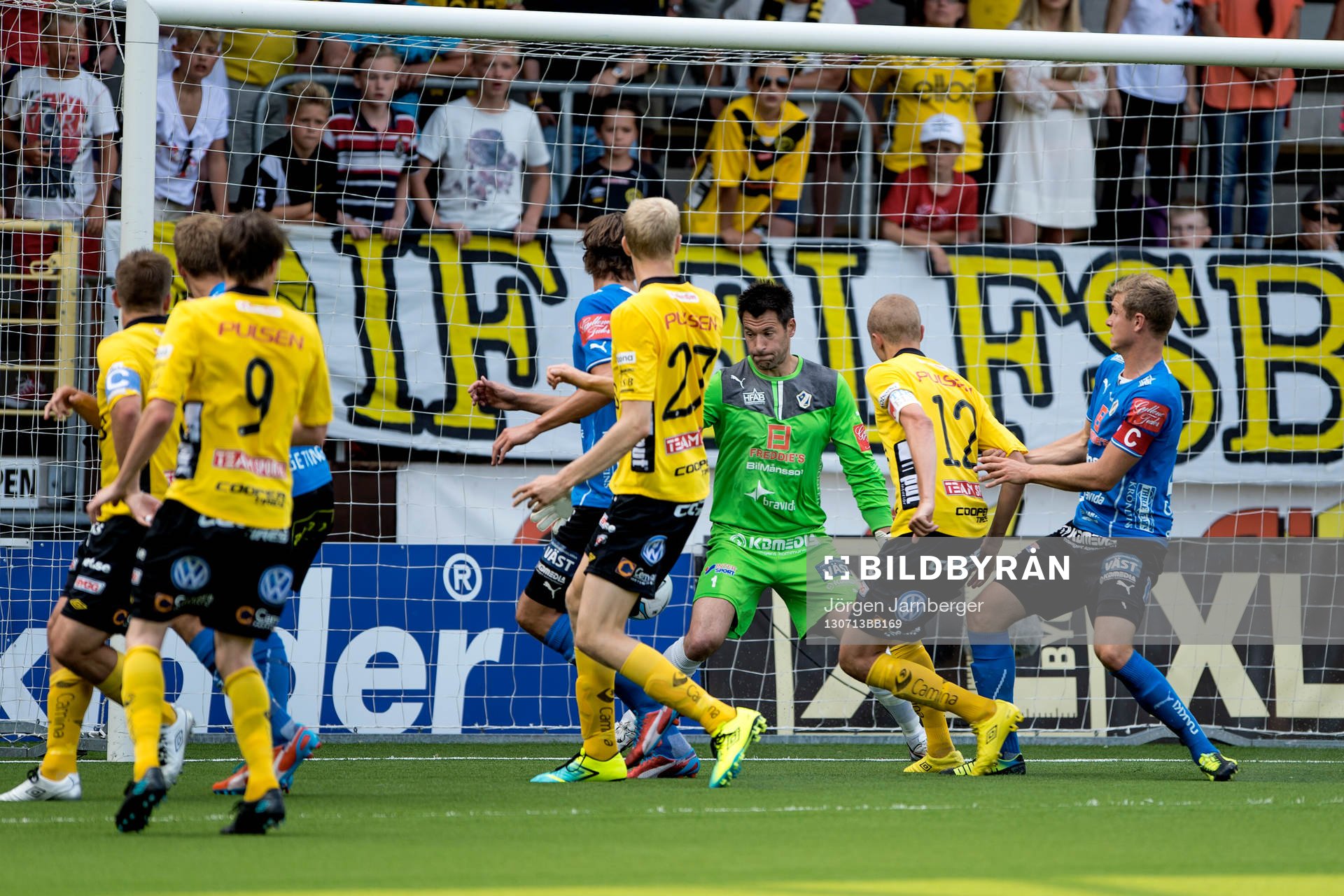 Elfsborgs Sebastian Holmén reducerar till 1-2 i matchen
