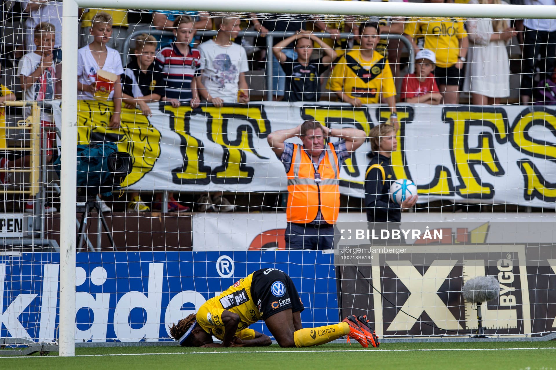 Elfsborgs Mohamed Bangura deppar liggandes i målet