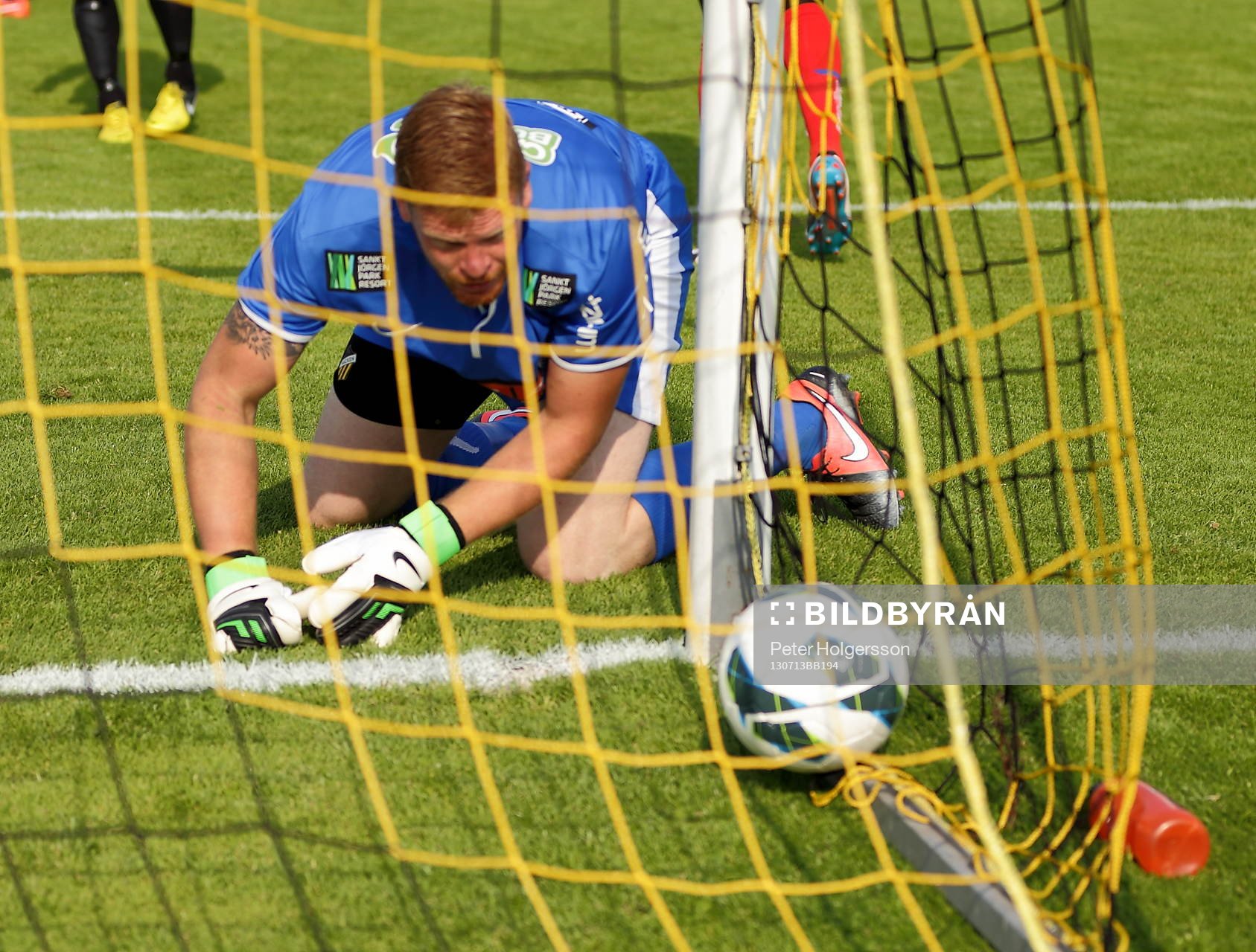 Mål 0-1 av Melker Hallberg, i bild Häckens målvakt Christoffer Källqvist i matchen mellan Häcken och Kalmar i Allsvenskan i fotboll den 13 juli 2013 i Göteborg.