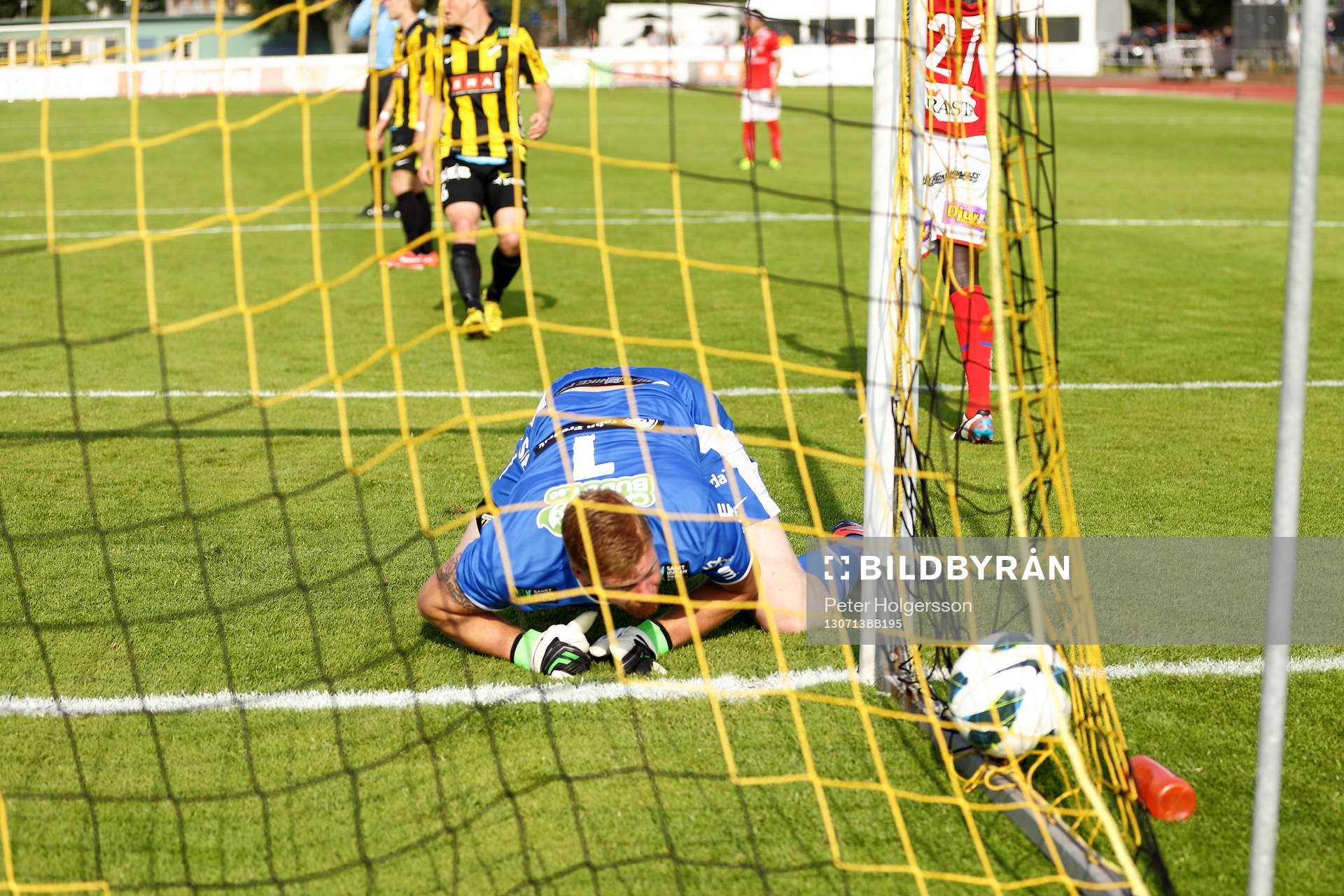Mål 0-1 av Melker Hallberg, i bild Häckens målvakt