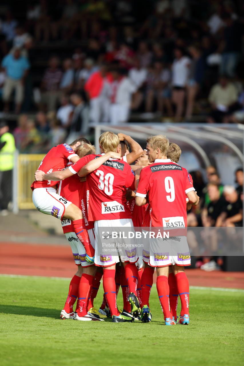 Jublande Kalmar i matchen mellan Häcken och Kalmar i