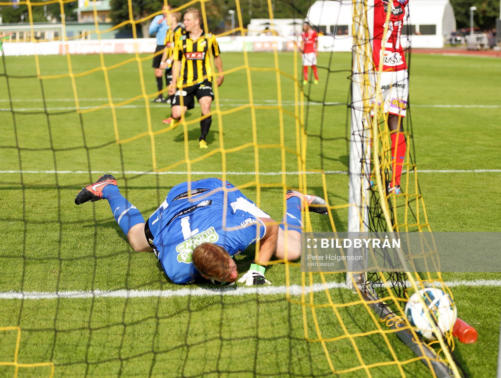 Mål 0-1 av Melker Hallberg, i bild Häckens målvakt