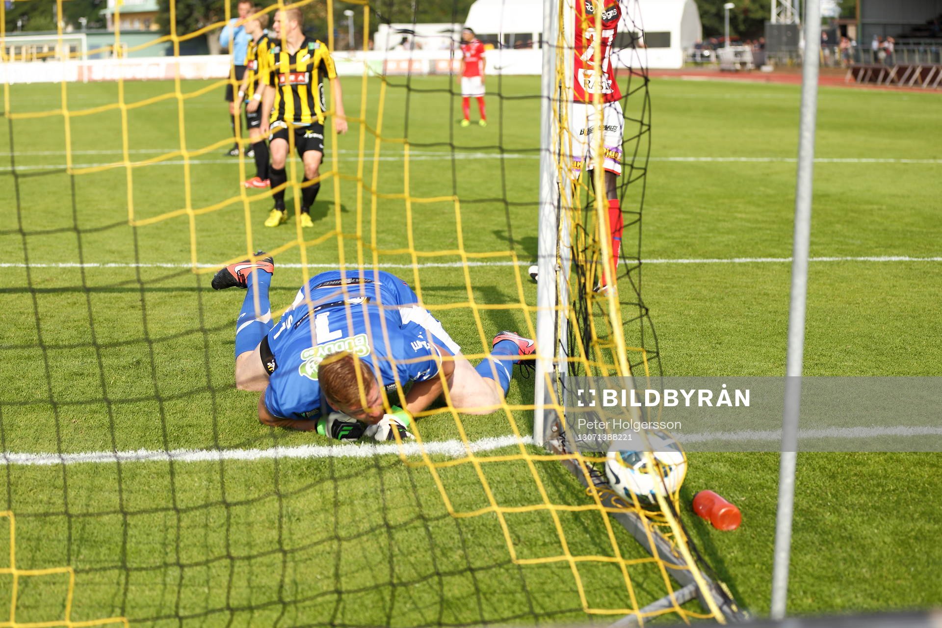 Mål 0-1 av Melker Hallberg, i bild Häckens målvakt
