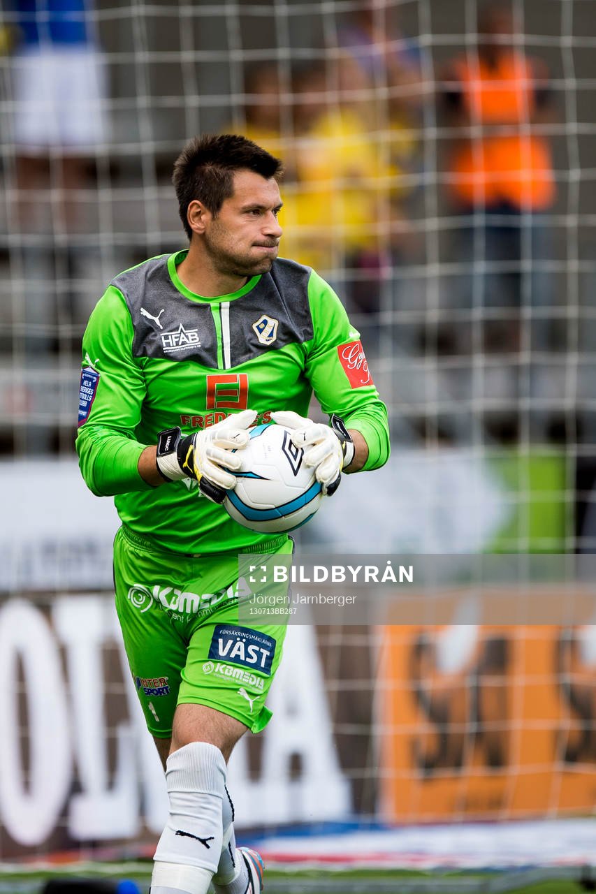 Halmstads målvakt Stojan Lukic i matchen mellan Elfsborg