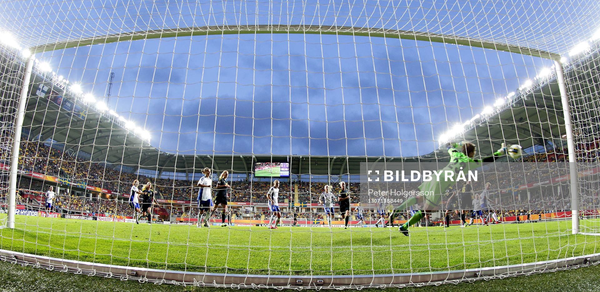 Mål 5-0 av Sveriges Lotta Schelin i matchen mellan Sverige