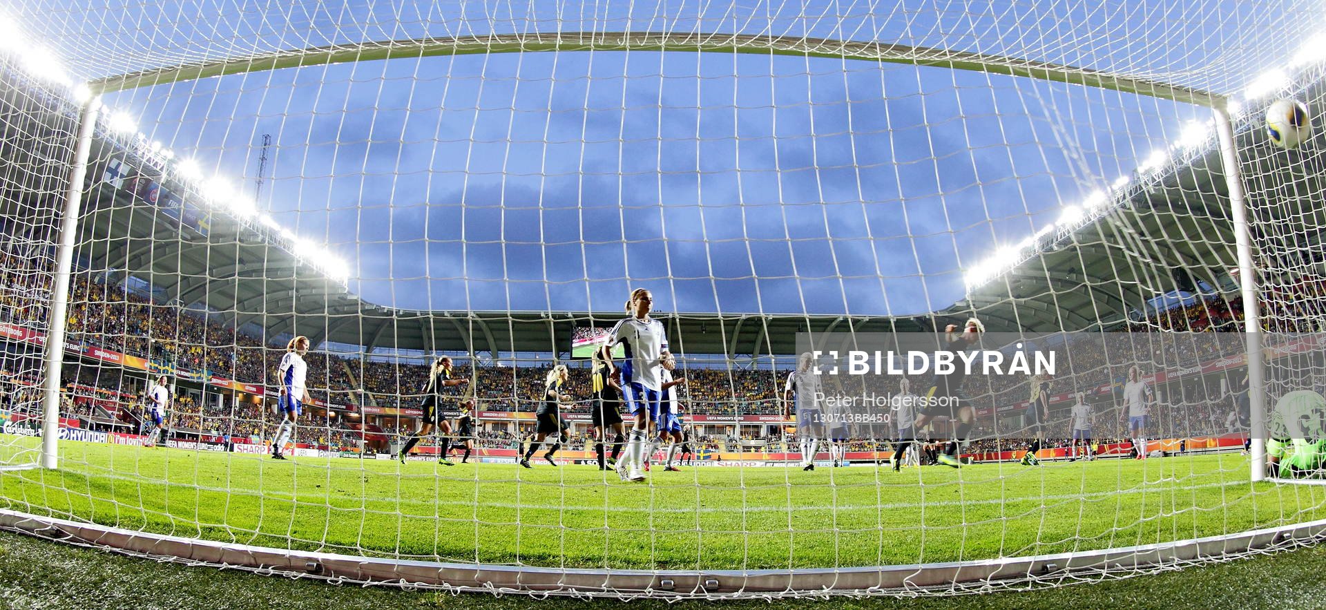 Mål 5-0 av Sveriges Lotta Schelin i matchen mellan Sverige