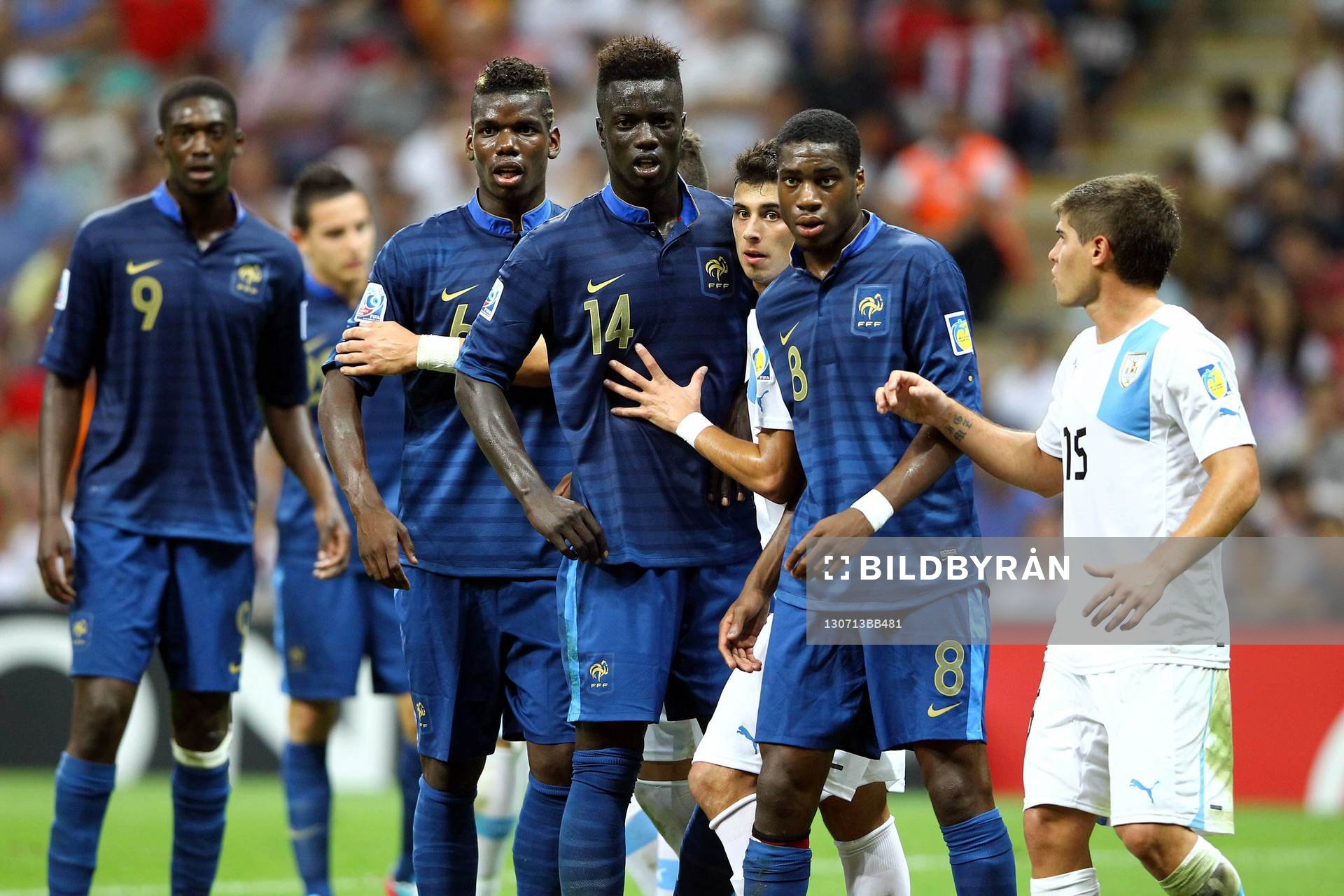 Paul Pogba  /   Naby Sarr /  Geoffrey Kondogbia  -