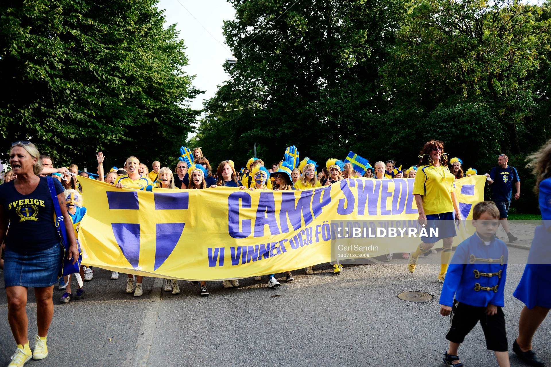 Supportrar innan matchen mellan Finland och Sverige