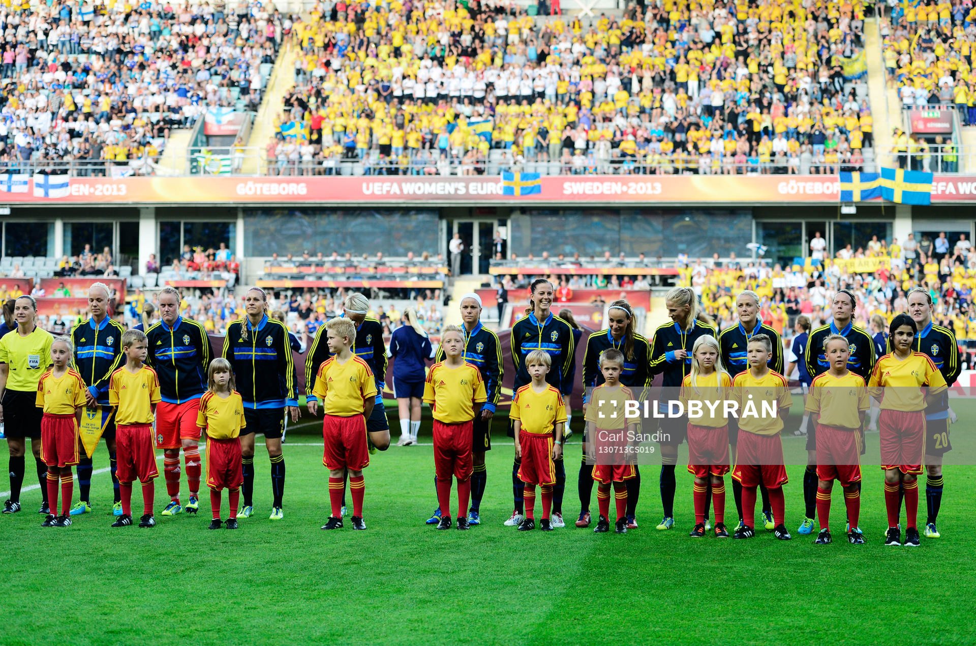 Uppställning innan matchen mellan Finland och Sverige