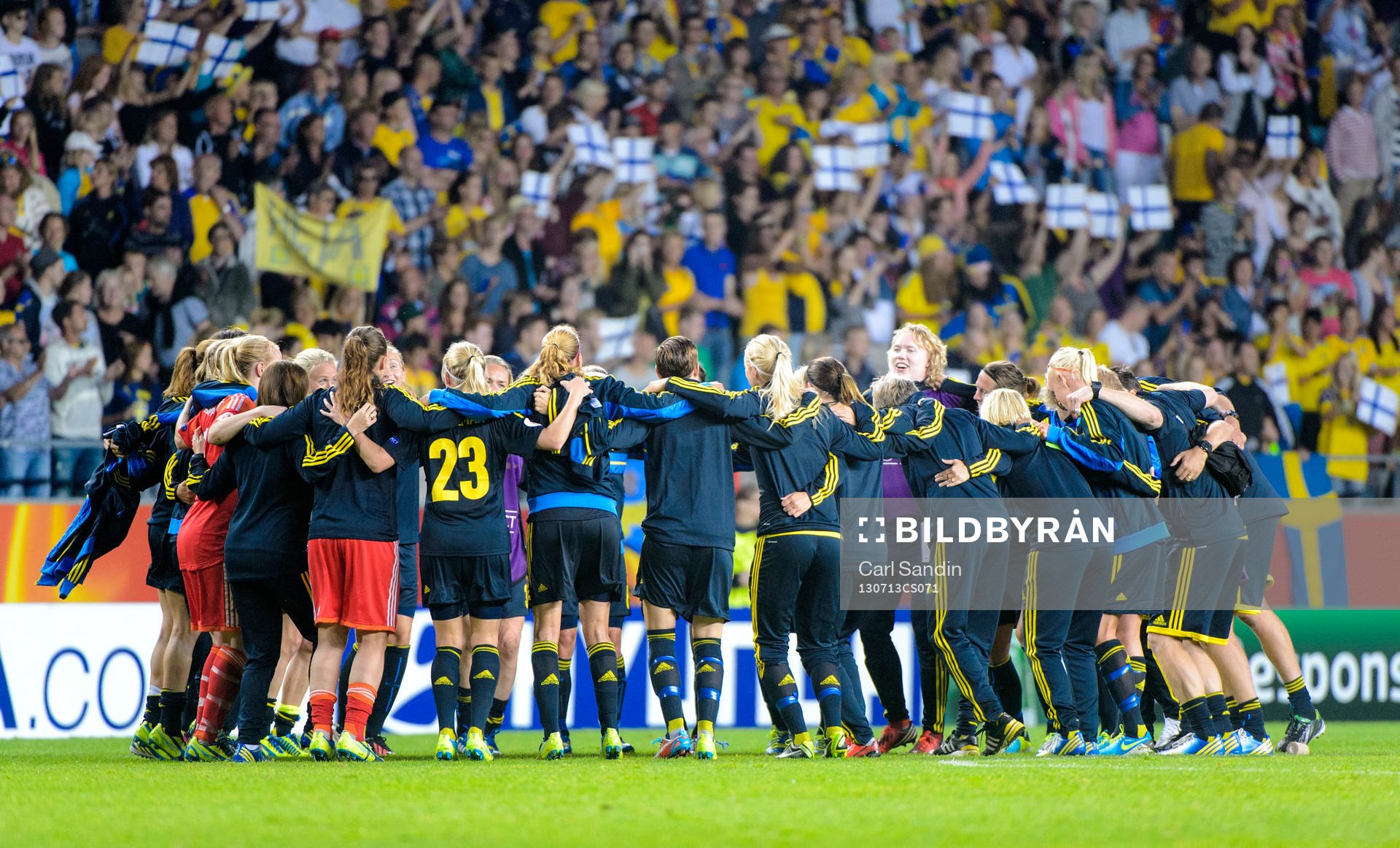 Sveriges lag samlar och firar