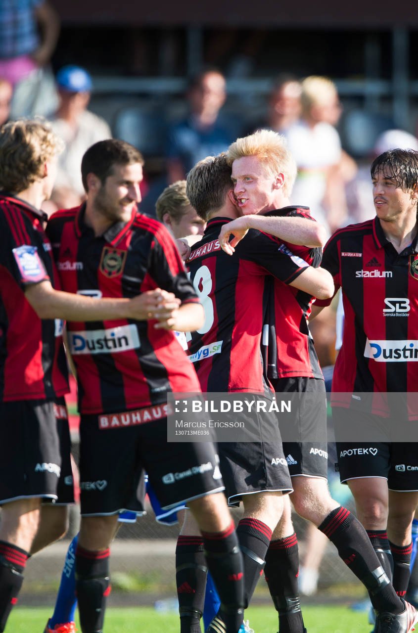 Brommapojkarnas Gustav Sandberg Magnusson jublar