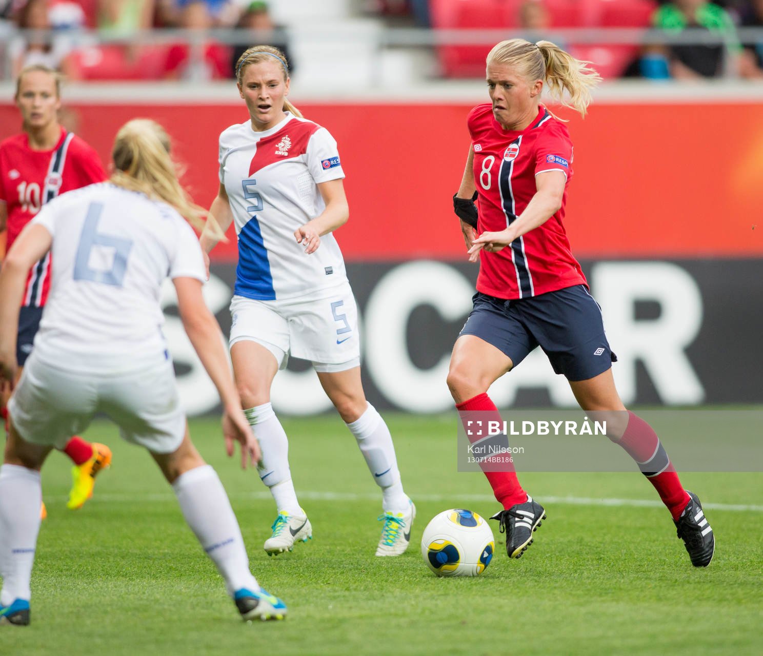 Solveig Gulbrandsen, Norge, spelar fram och gör 1-0
