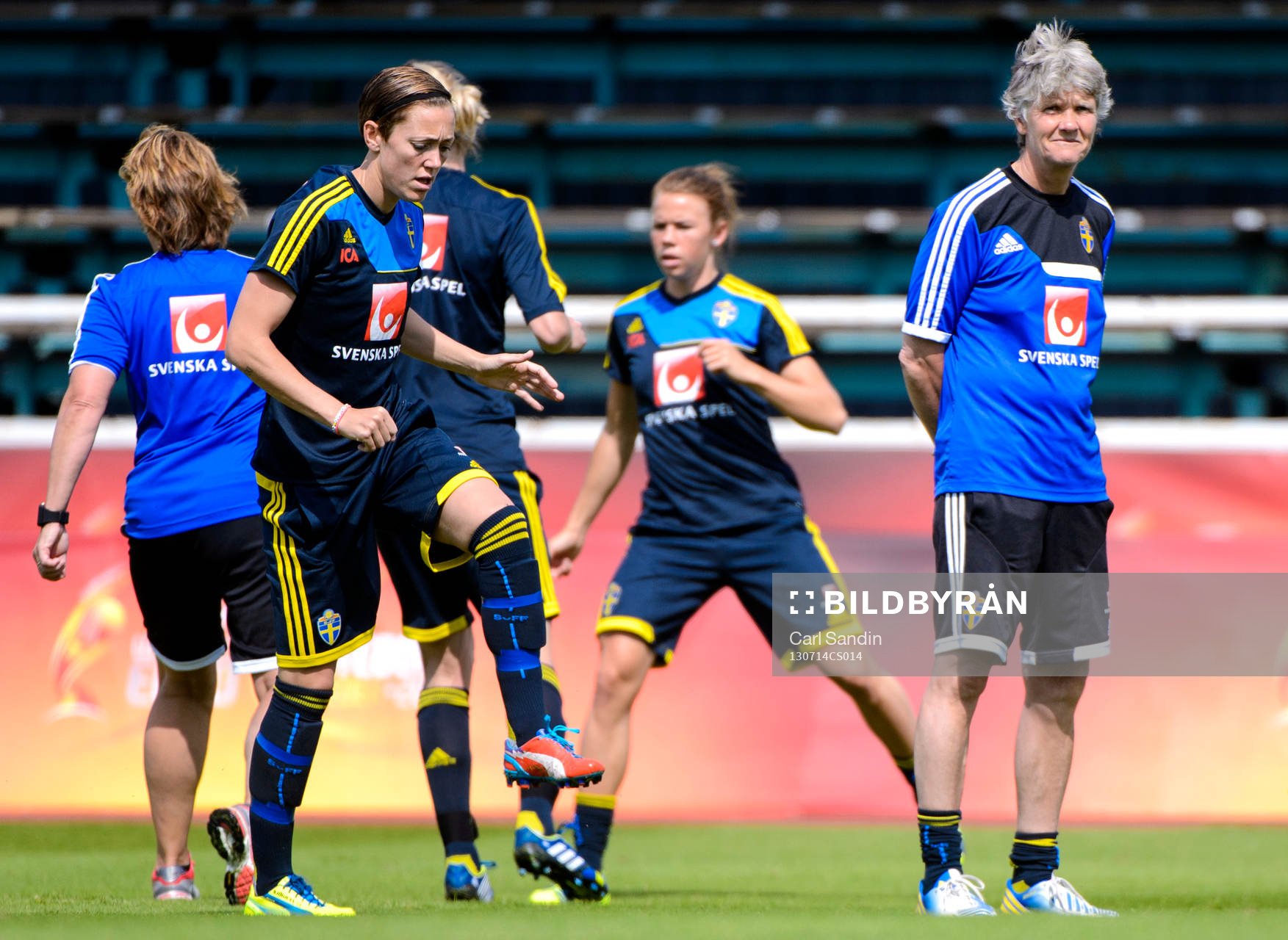 Sveriges Therese Sjögran och förbundskapten Pia Sundhage